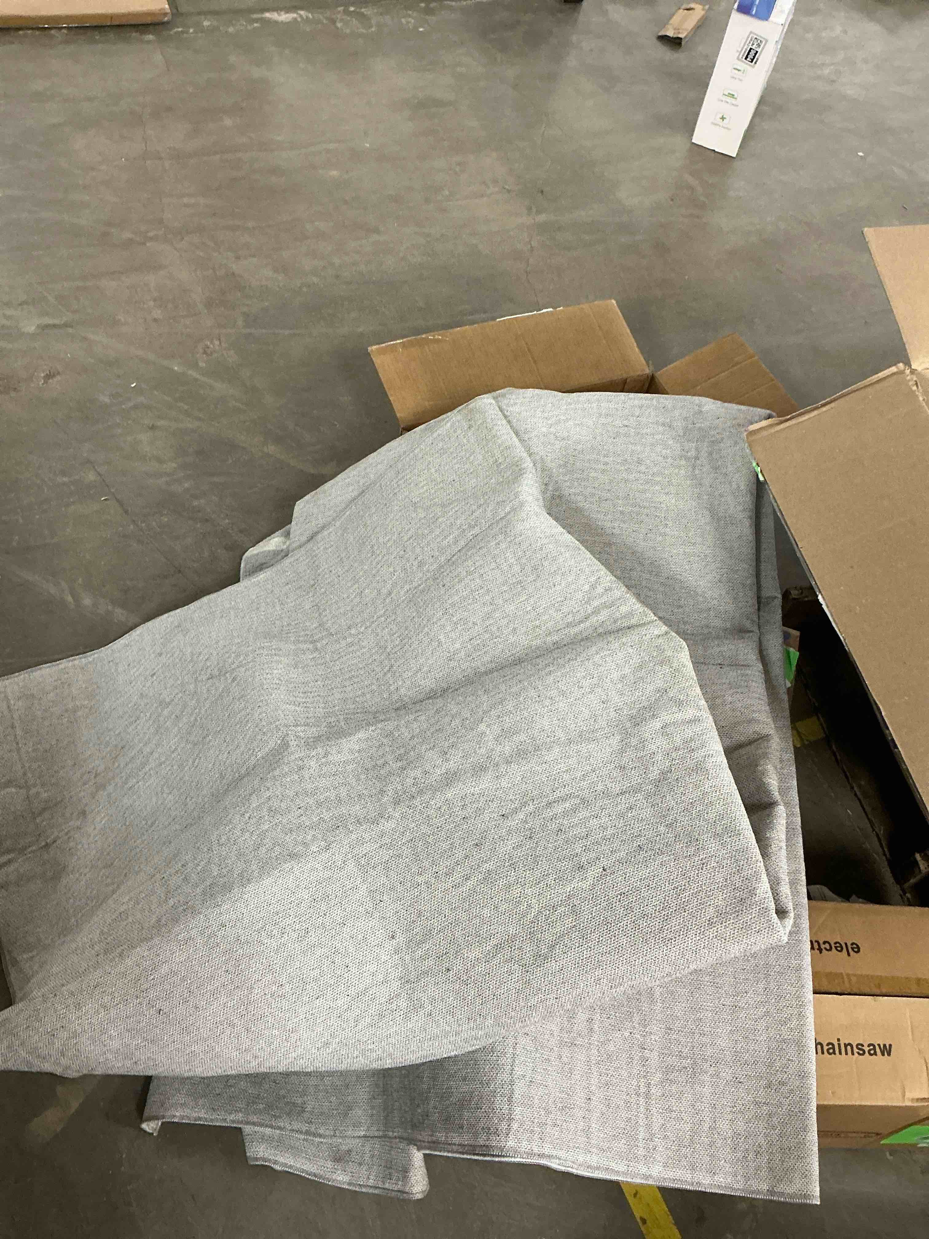 Condition photo showing Good Condition for VUNATE 8 x10  Area Rugs for Living Room Jacquard Textured Modern Rugs Soft Geometric Rug for Bedroom Mid Century Washable Rug Non-Slip Bohemian Carpet Perfect for Dining Room Office Gray