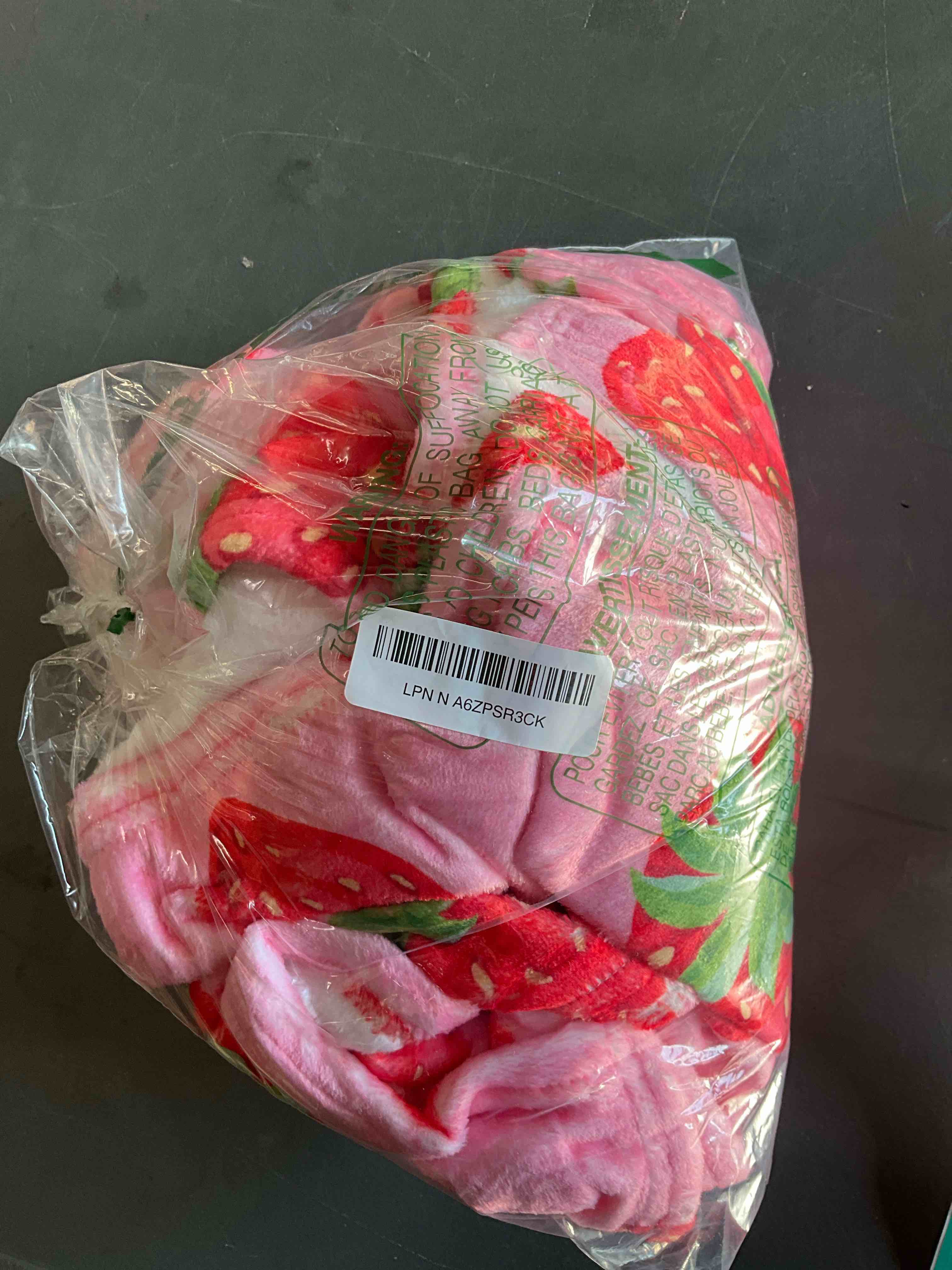Condition photo showing Good Condition for Strawberry Blanket Gifts for Women Girls Mom Kids Adults Teen Birthday Christmas Valentine Present Pink Strawberry Fruit Theme Decor Bedroom Living Room Sofa Couch Soft Cozy Plush Fleece Throw 60"x50"