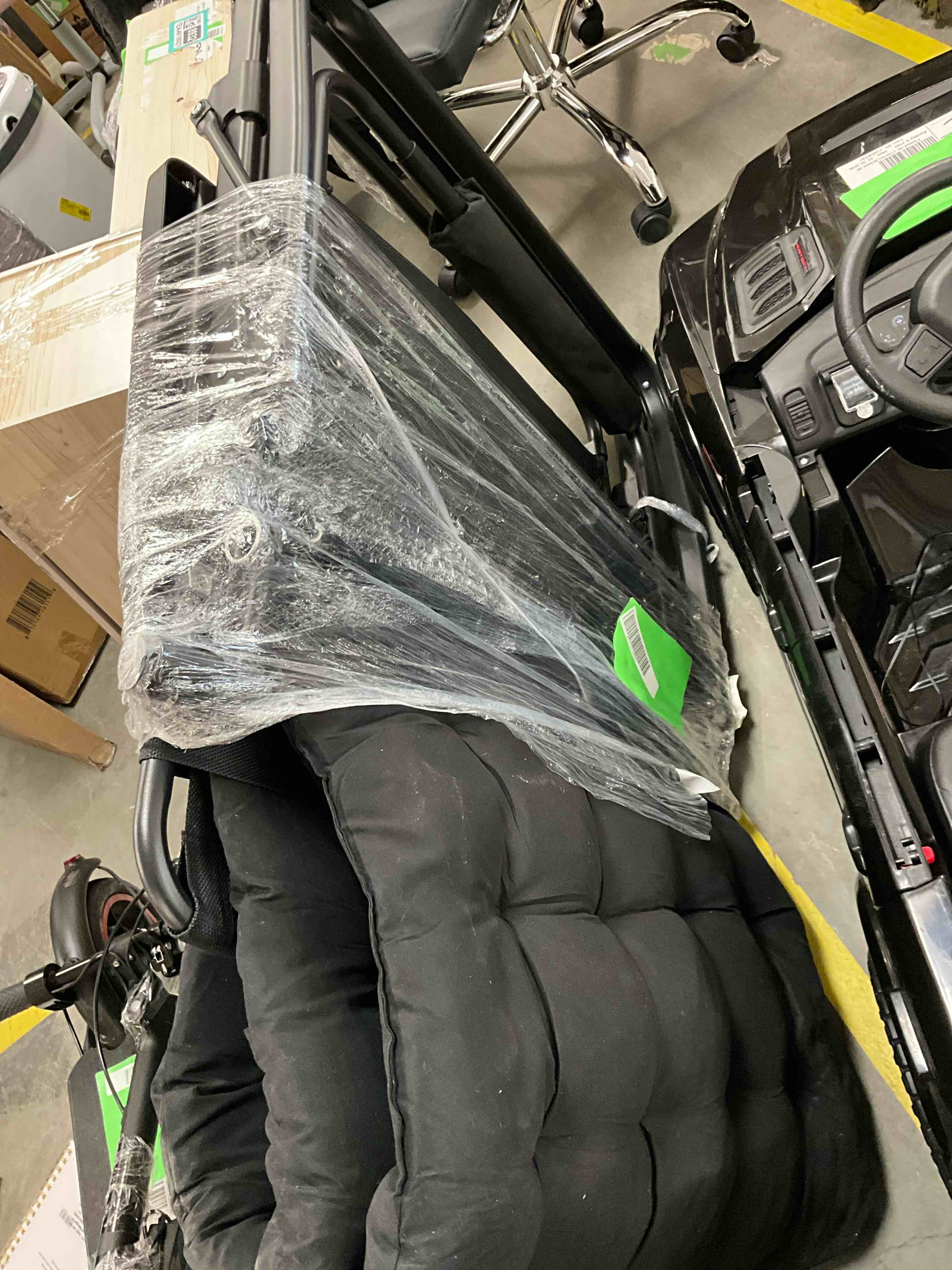 Condition photo showing Good Condition for GVDV Oversized Zero Gravity Chair, 33In XXL Lounge Chair 500lbs Capcity with Removable Thick Cushion, Lawn Patio Reclining Chair Upgraded Alloy Lock and Cup Holder, for Indoor Outdoor, Black
