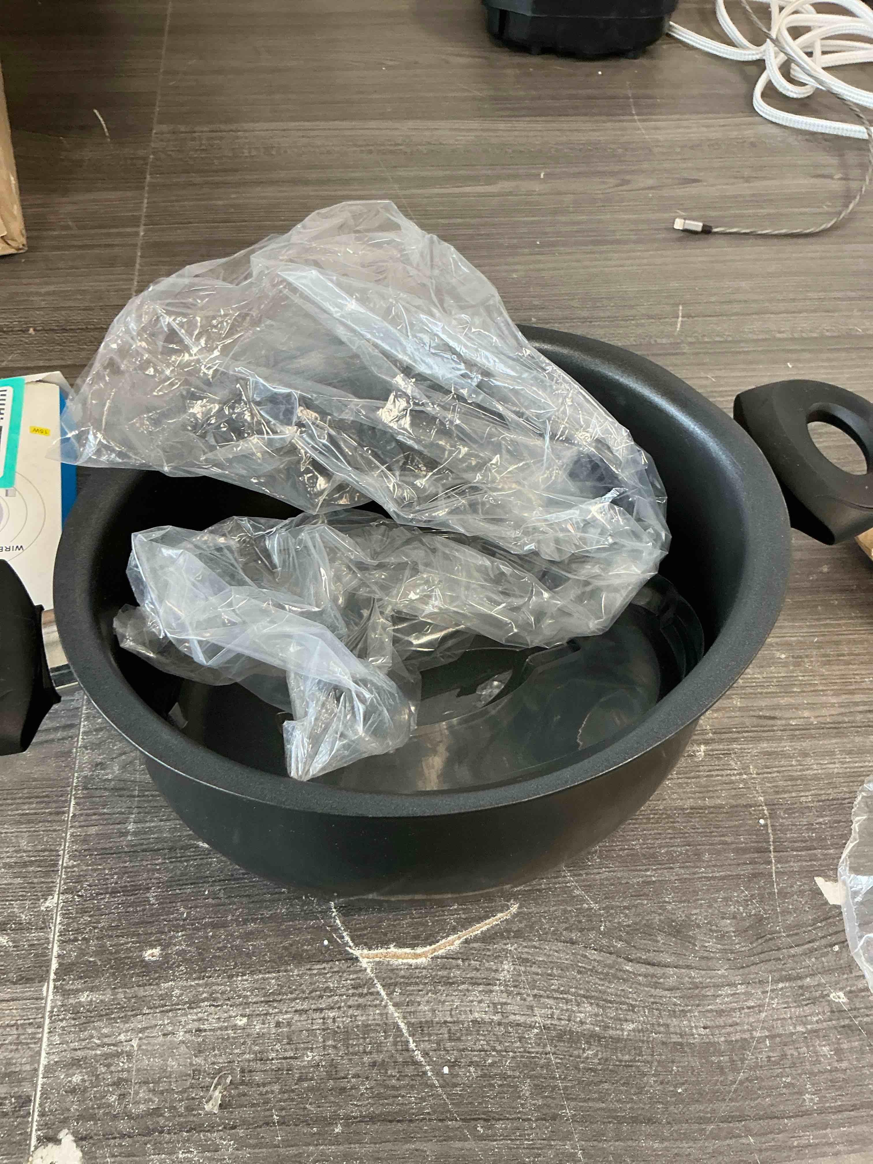 Condition photo showing Good Condition for Bialetti 5.5-Quart Nonstick Aluminum Pasta Pot with Strainer Lid and Handles, PFOA-Free Nonstick Oval Cooking Pot and Lid, Black 6 Quarts Black