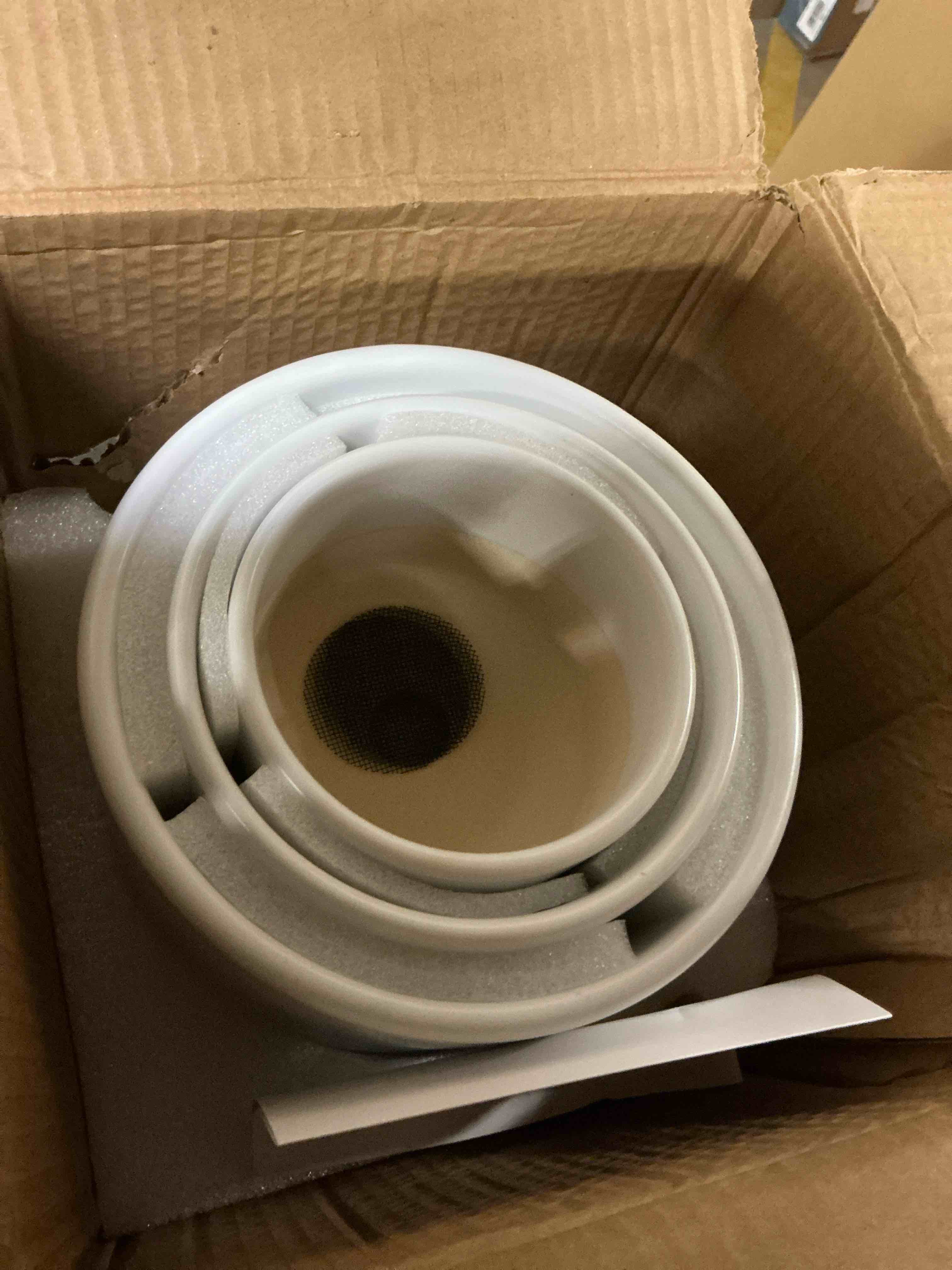 Condition photo showing New/Like New for LE TAUCI Ceramic Plant Pots, 4.3+5.3+6.8 inch, Set of 3, Planters with Drainage Hole and Saucer, Indoor Flower Pot with Hole Mesh Pad, Gifts for Mom, White