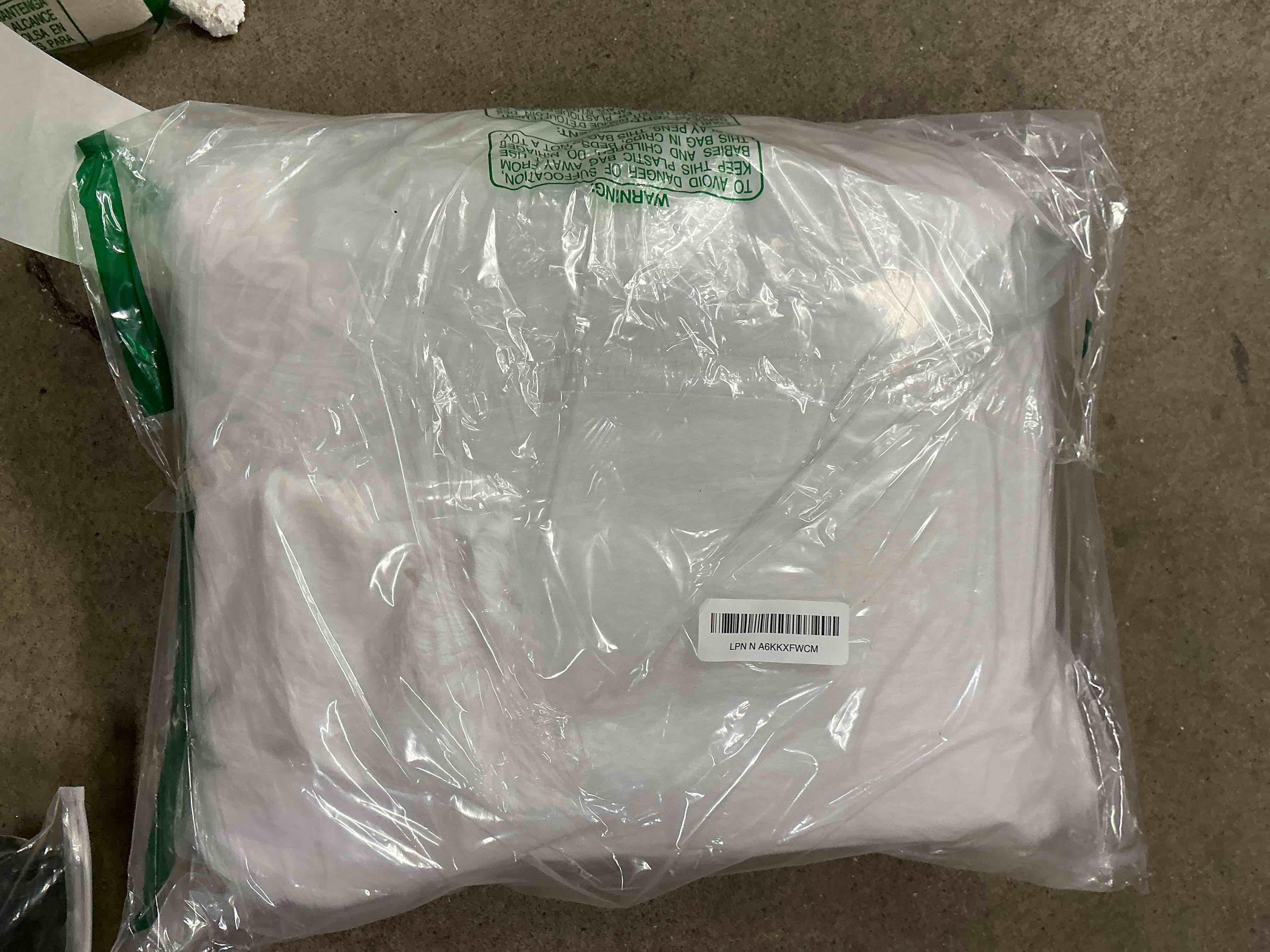 Condition photo showing Good Condition for Ghouse Ultra Soft Faux Rabbit Fur Rug 4x6, Machine Washable Area Rugs for Bedroom Fluffy Rugs for Living Room, No-Shedding Carpet Sheepskin Rug White White 4*6Ft