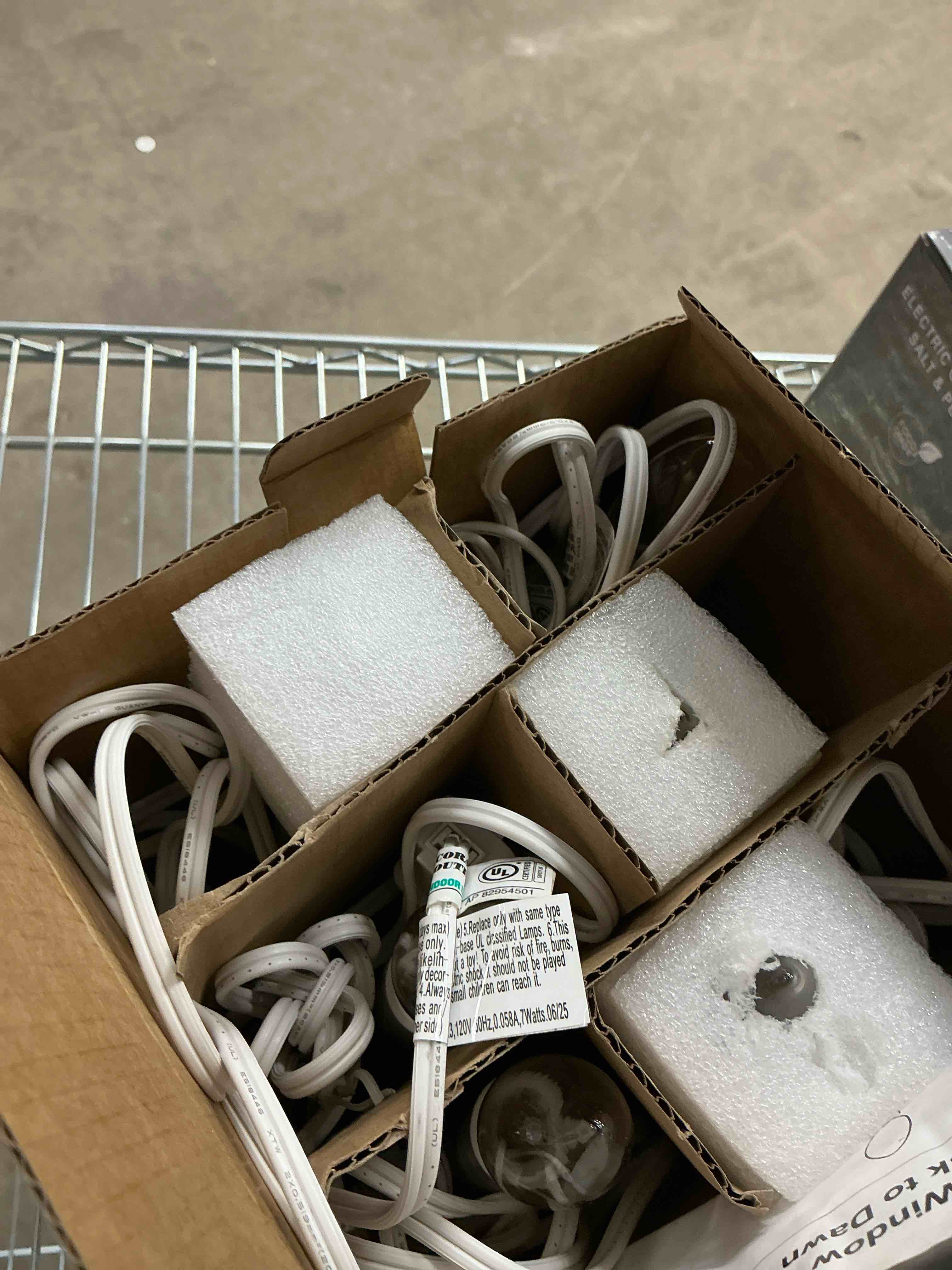 Condition photo showing Good Condition for SURAIELEC 6 Pack Plug-in Window Candles, Dusk-to-Dawn Window Lights with Black Candle Holders, Flameless Candlesticks for Christmas Window, Mantel, Dining Table, Matte Black, UL Listed