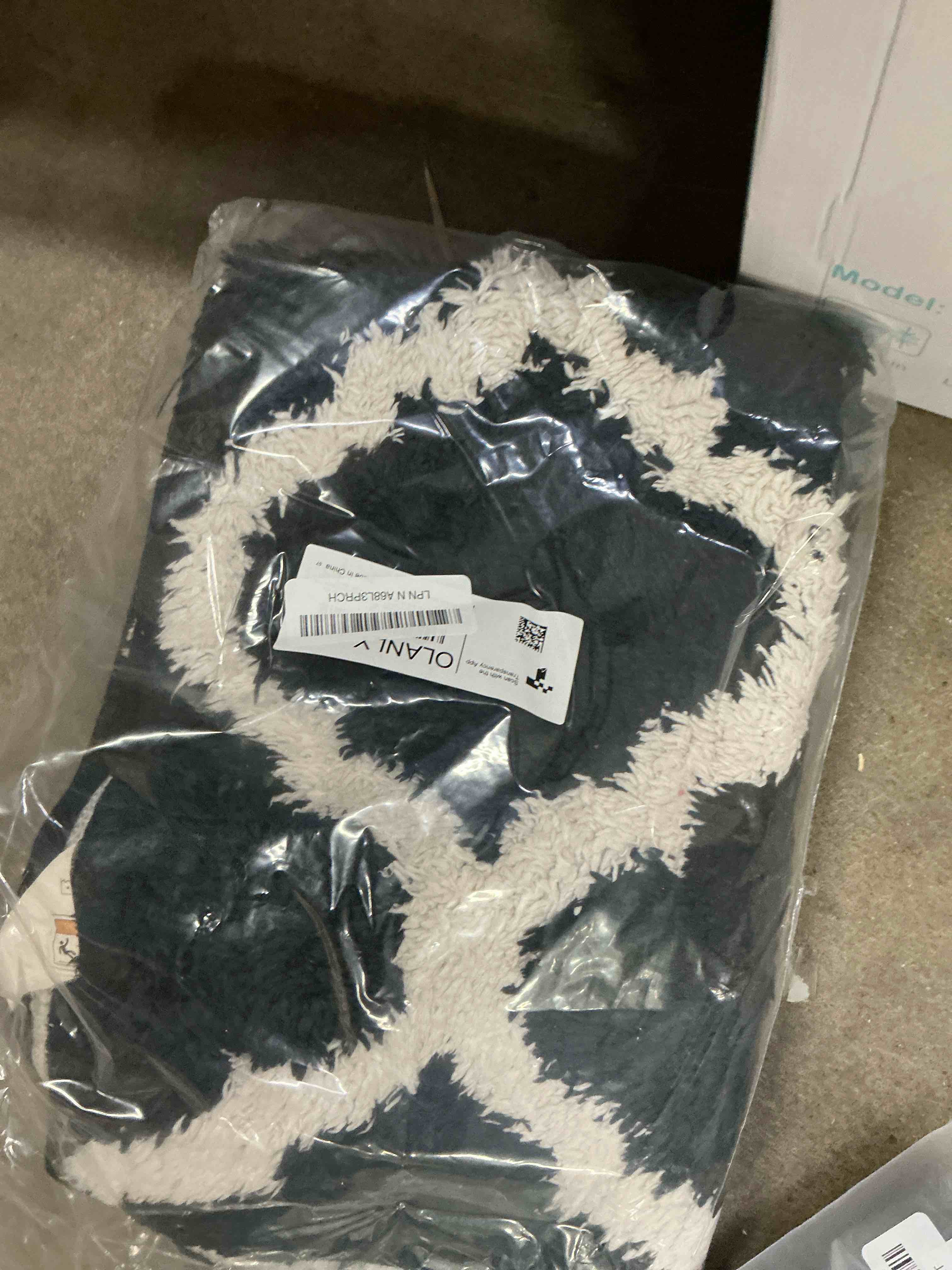 Condition photo showing Good Condition for OLANLY Bathroom Rugs Set 2 Piece, Microfiber Bath Shower Mat and U-Shaped Toilet Rug, Machine Wash Dry, Non-Slip Absorbent Shaggy Bath Mats for Tub, Shower and Bathroom (30"x20"+24"x20", Black)