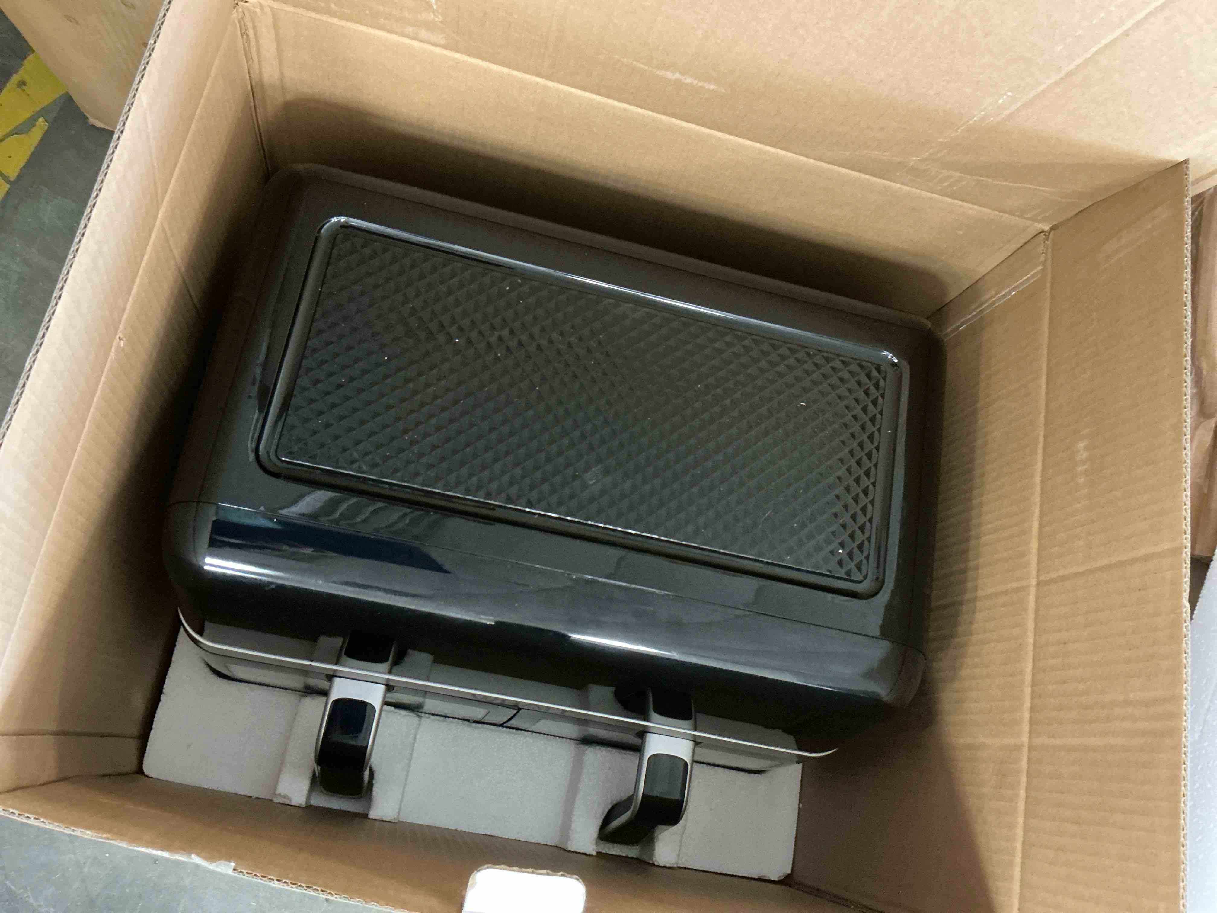 Condition photo showing Good Condition for WHALL Digital Air Fryer Oven - 2 Independent 5 Qt Baskets View Window 1800W