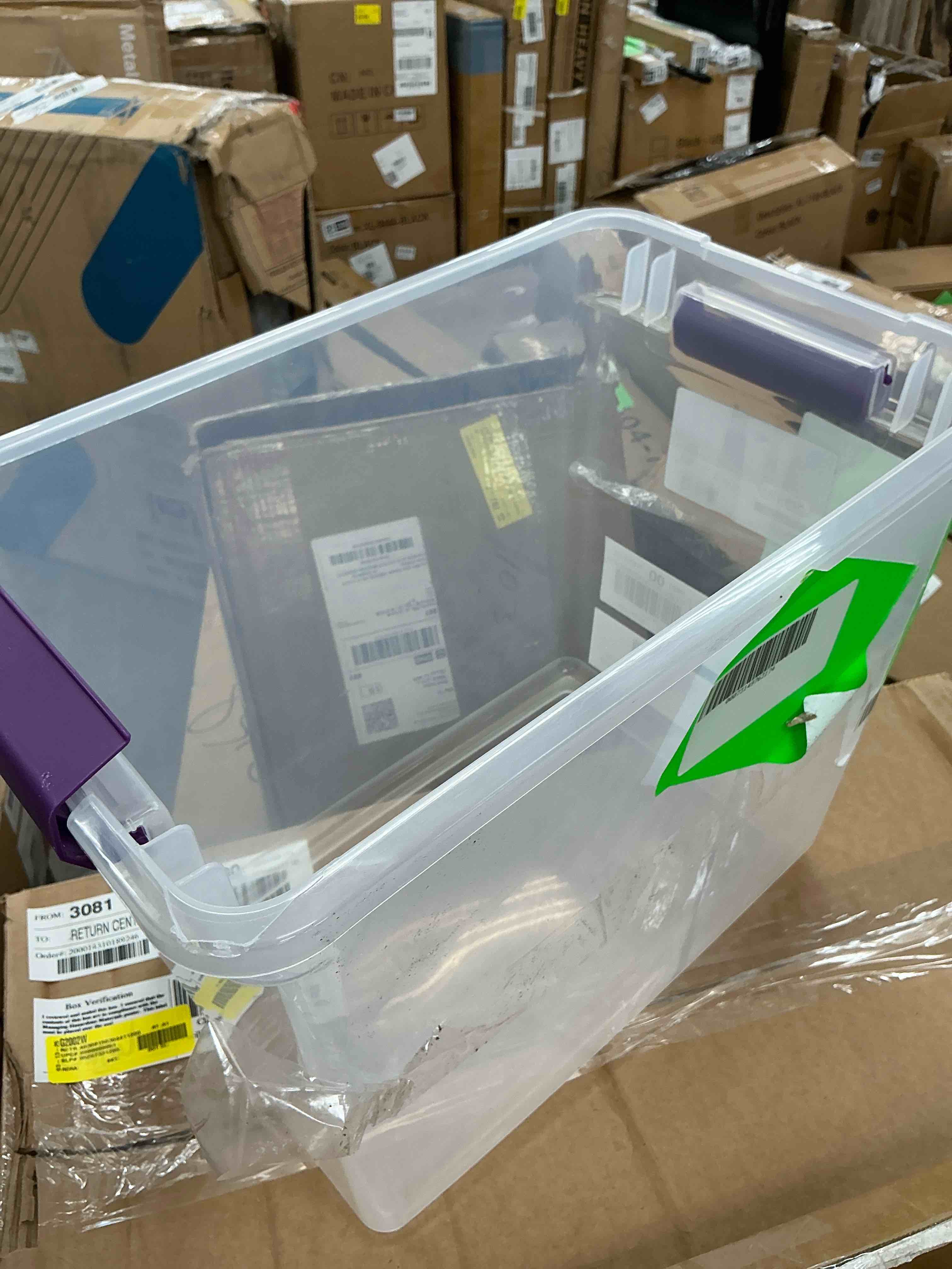 Condition photo showing Good Condition for clear-view storage containers-27 quart