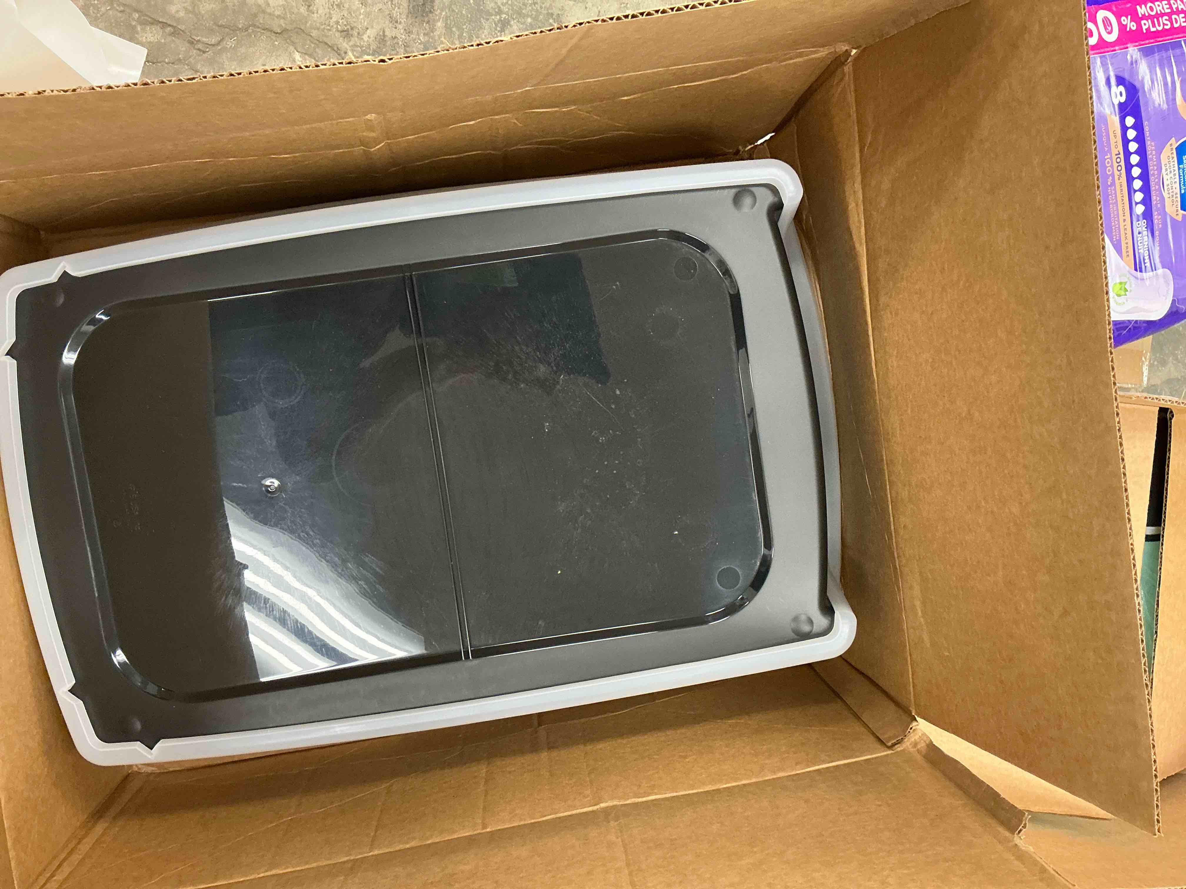 Condition photo showing Good Condition for iris usa xx-large cat litter box, open top extra large litter box for big cats and multi-cat households, high sided scatter shield, easy to clean, 30"l x 20"w x 14"h, black xxl black