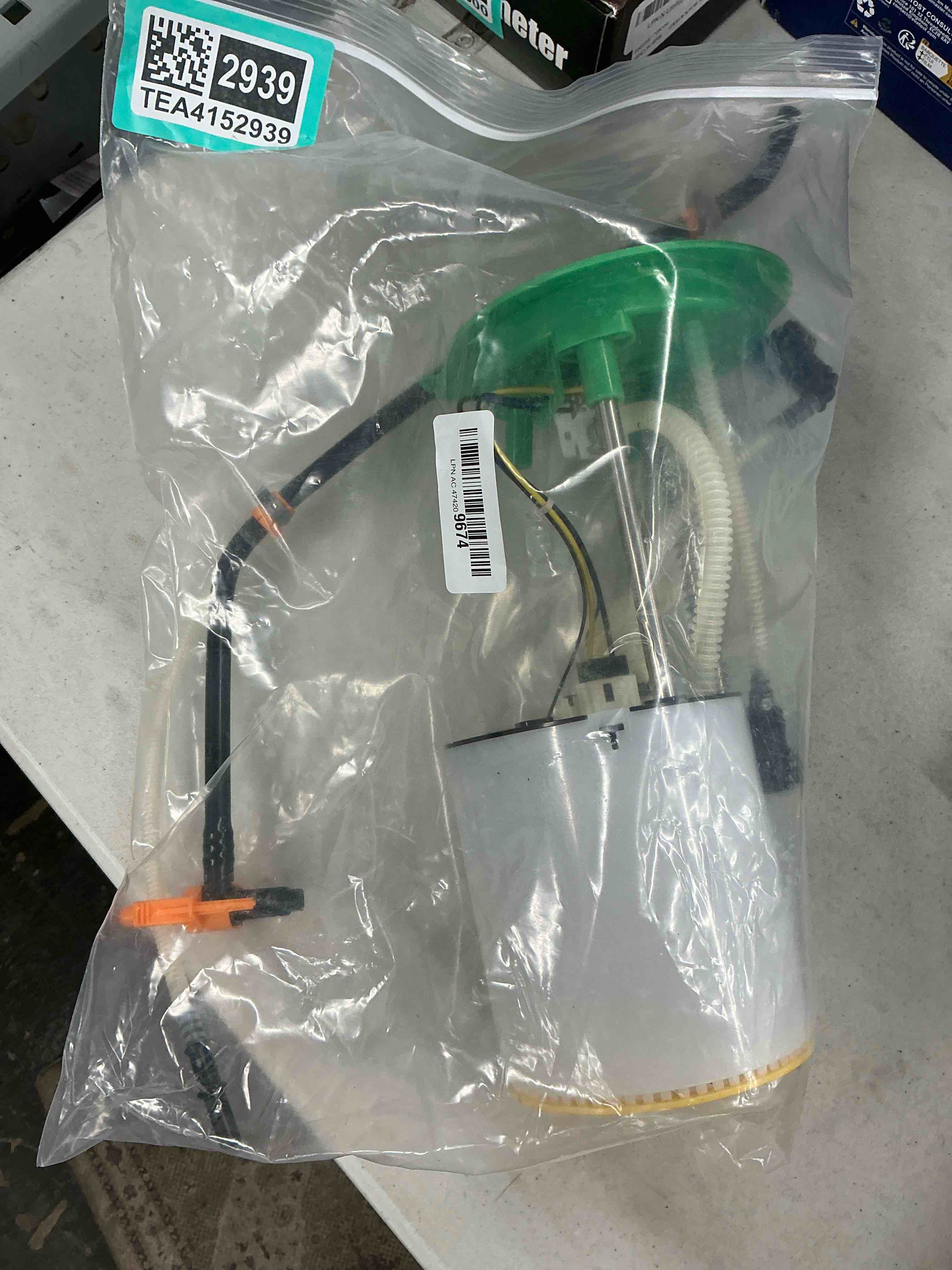 Condition photo showing Good Condition for SCITOO Electrci Fuel Pump Assembly for Mercedes-Benz C300 W204 2008-2012 V6 3.0L,for Mercedes-Benz C350 W204 2008-2011 V6 3.5L,for Mercedes-Benz E350 W212 2010-2011 V6 3.5L