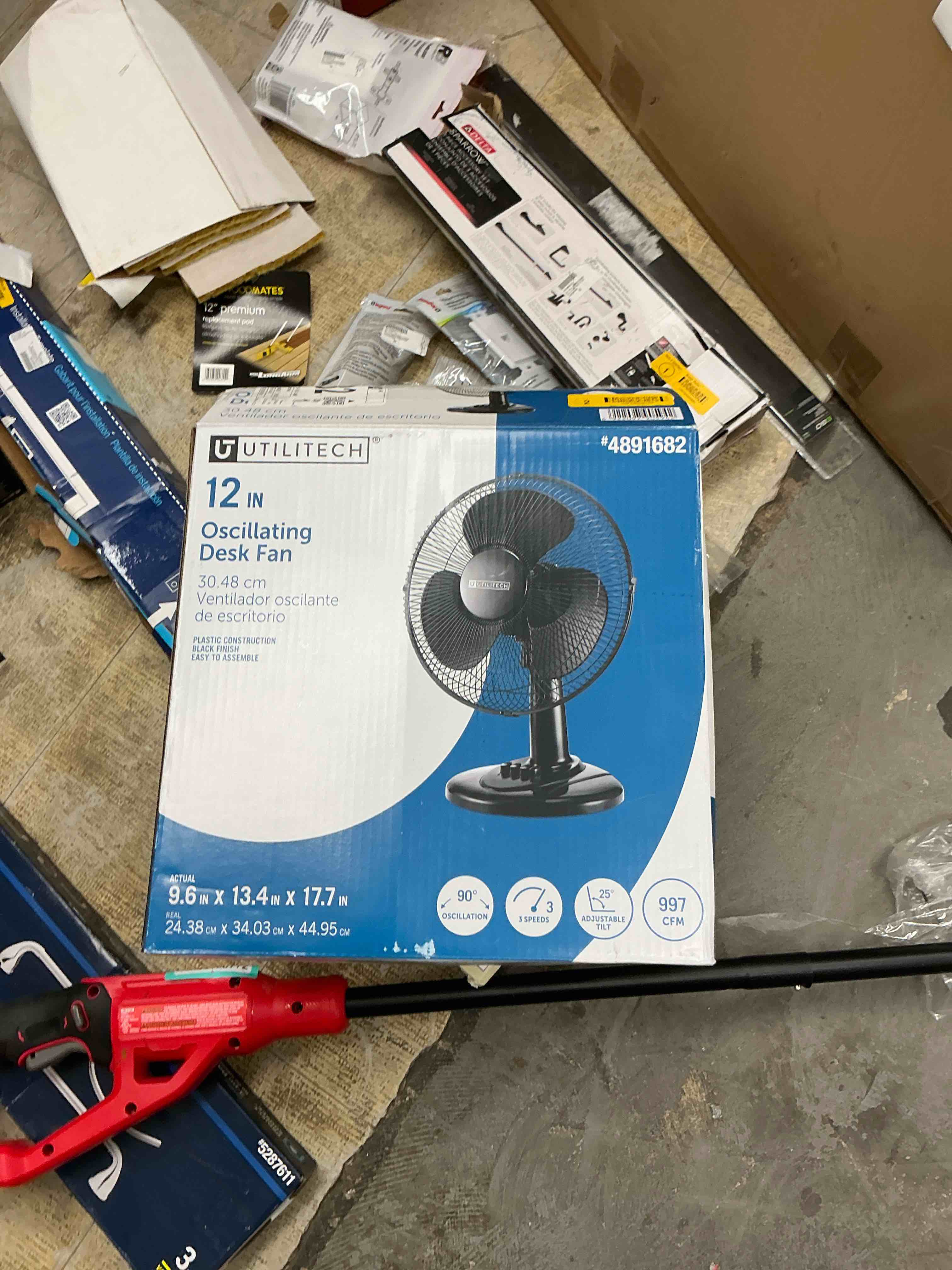 Condition photo showing Good Condition for utilitech 12-in indoor oscillating desk fan, in black