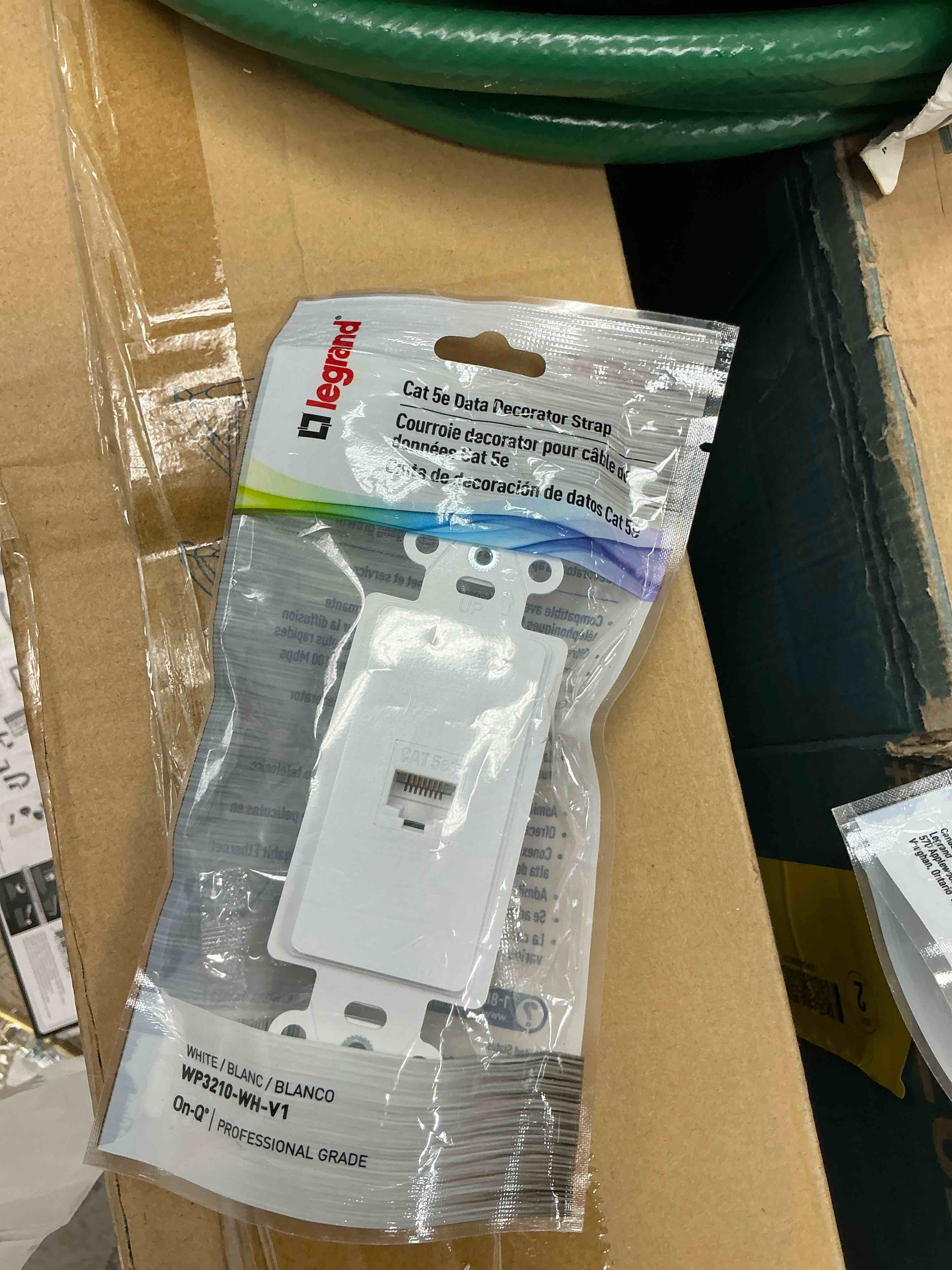 Condition photo showing New/Like New for pass & seymour wp3210whv1 white pre-configured 1 port strap cat5e wall jack