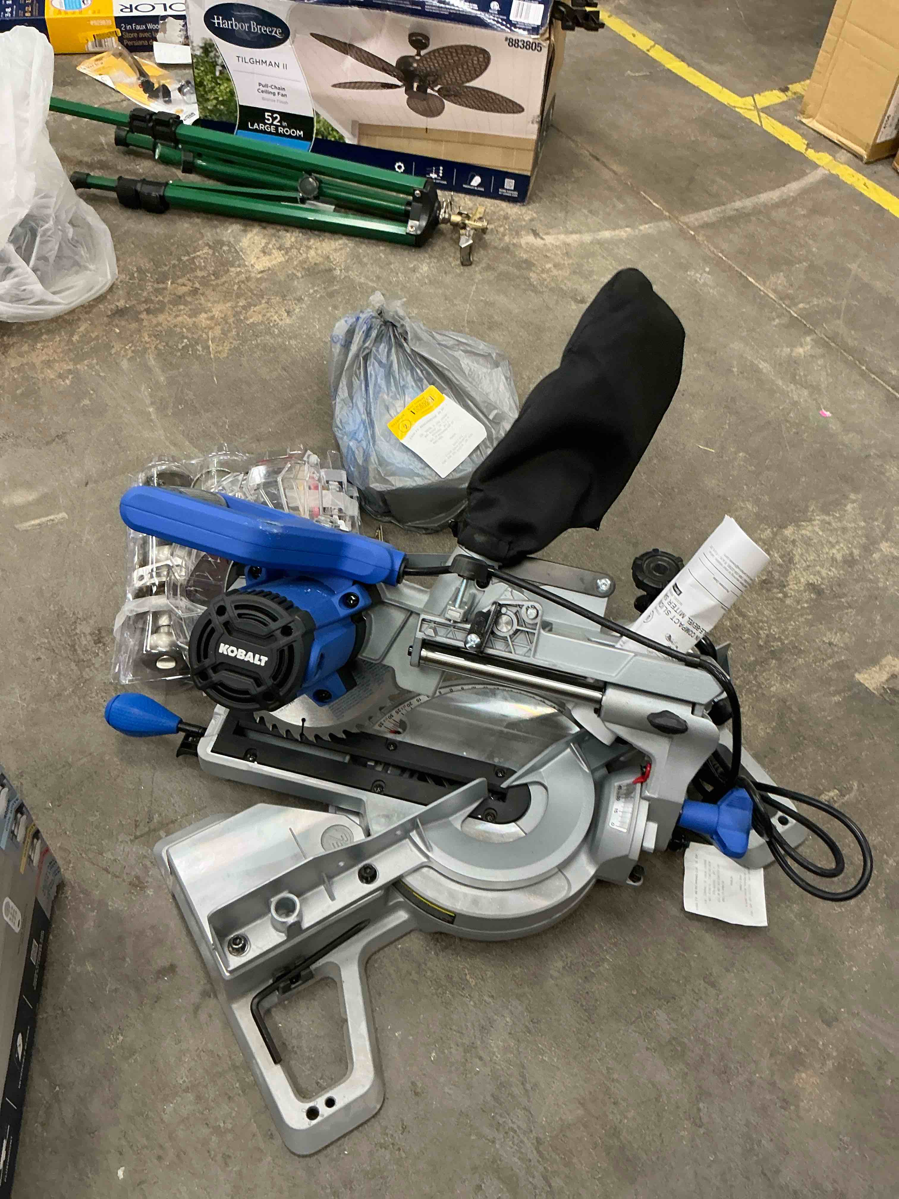 Condition photo showing Good Condition for kobalt compact 7-1/4-in 10-amp single bevel sliding compound corded miter saw