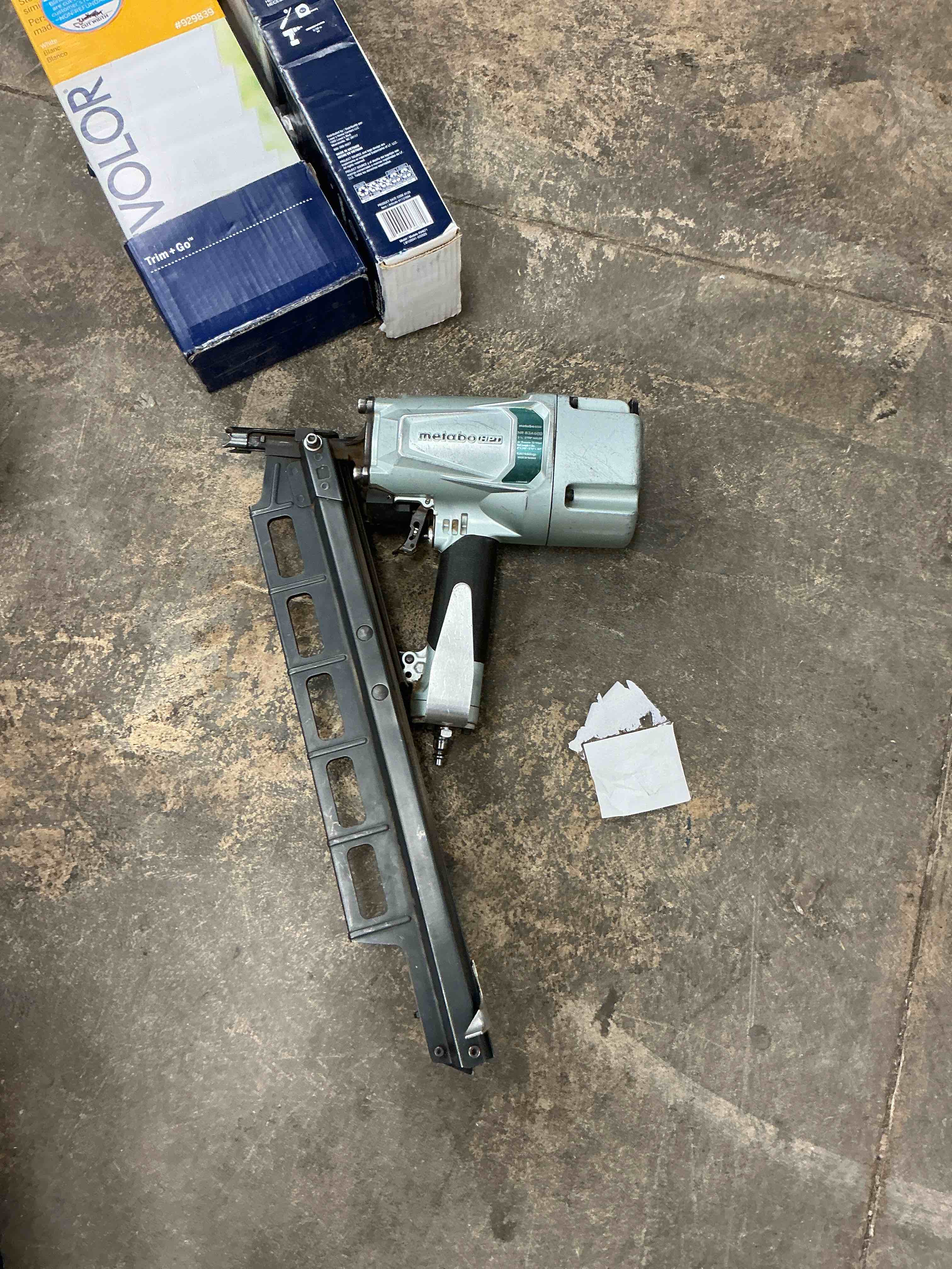 Condition photo showing Good Condition for metabo hpt 3-1/4-in 21 -degree pneumatic roundhead framing nailer