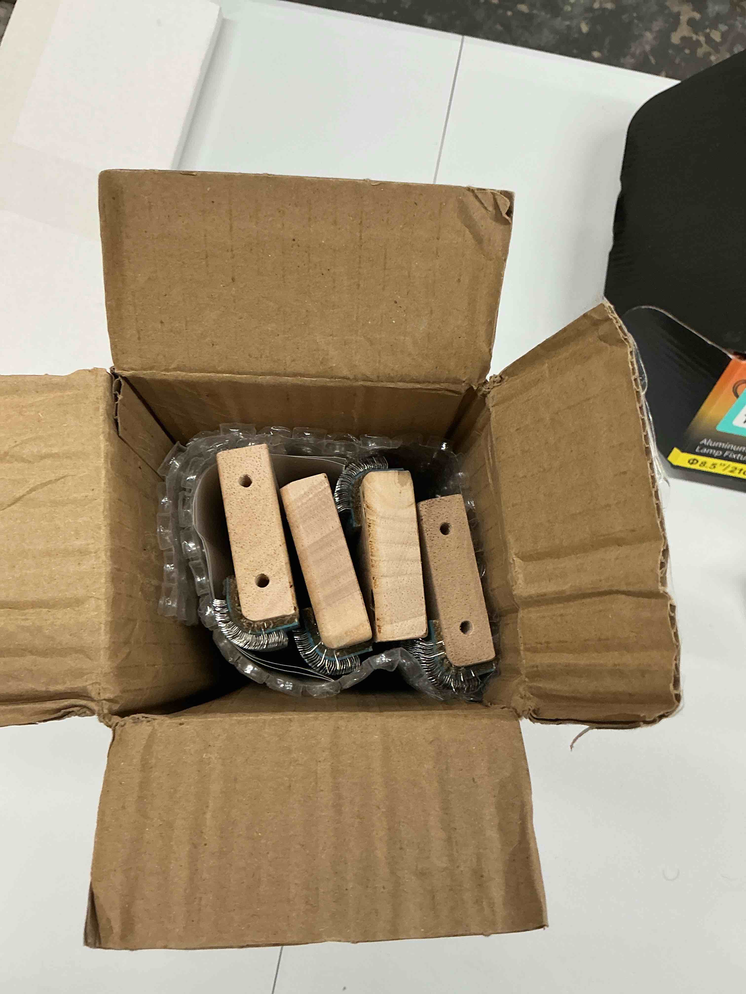 https://s3.amazonaws.com/lotting-images-prod/EmanualPiazza/TEA4999067_1777480229318.jpeg