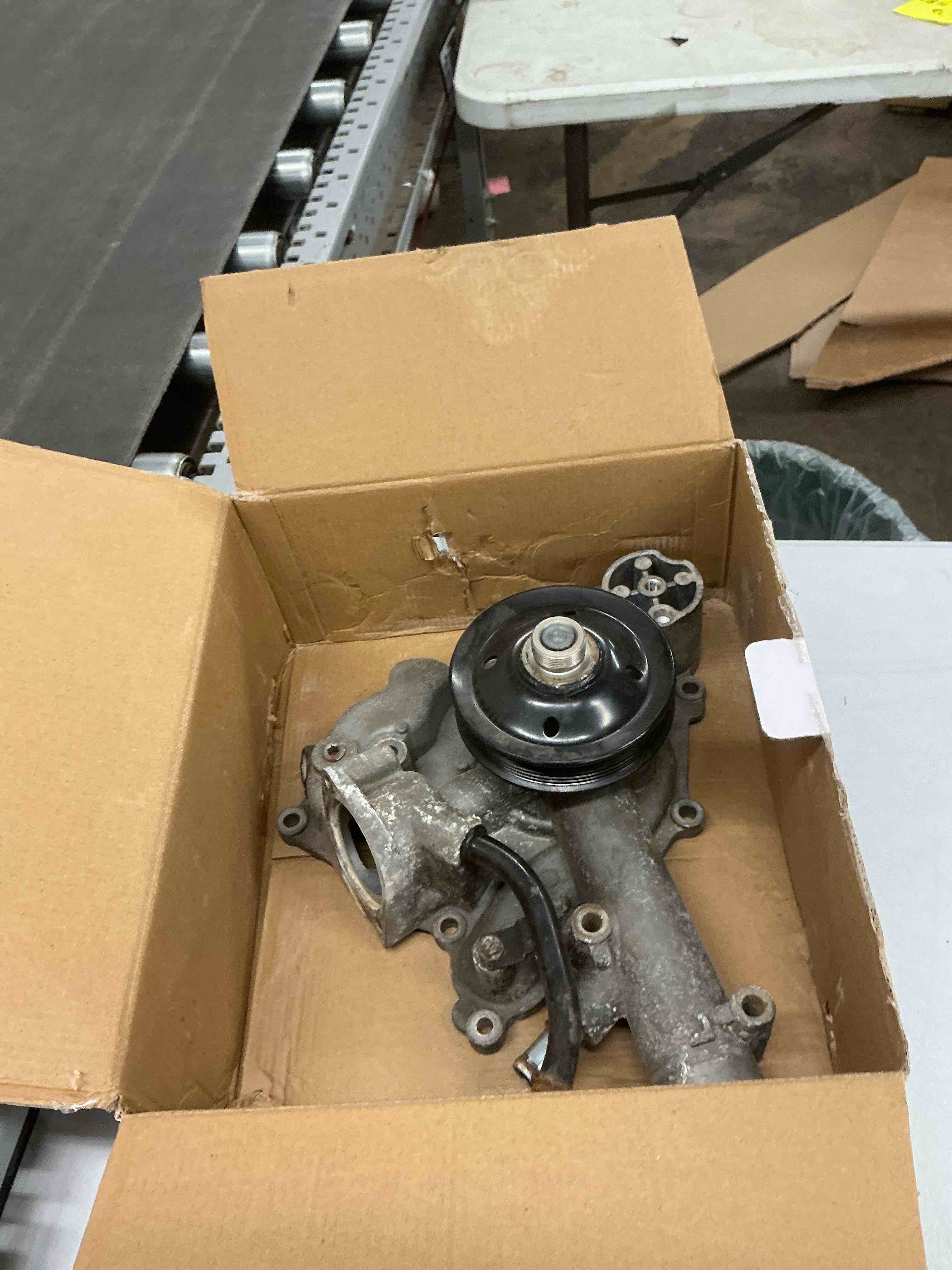 Condition photo showing Good Condition for brake vacuum pump 94811005006 7.01219.17.0 for 2011-2018 porsche cayenne panamera macan 3.0l 3.6l 4.8l gas diesel