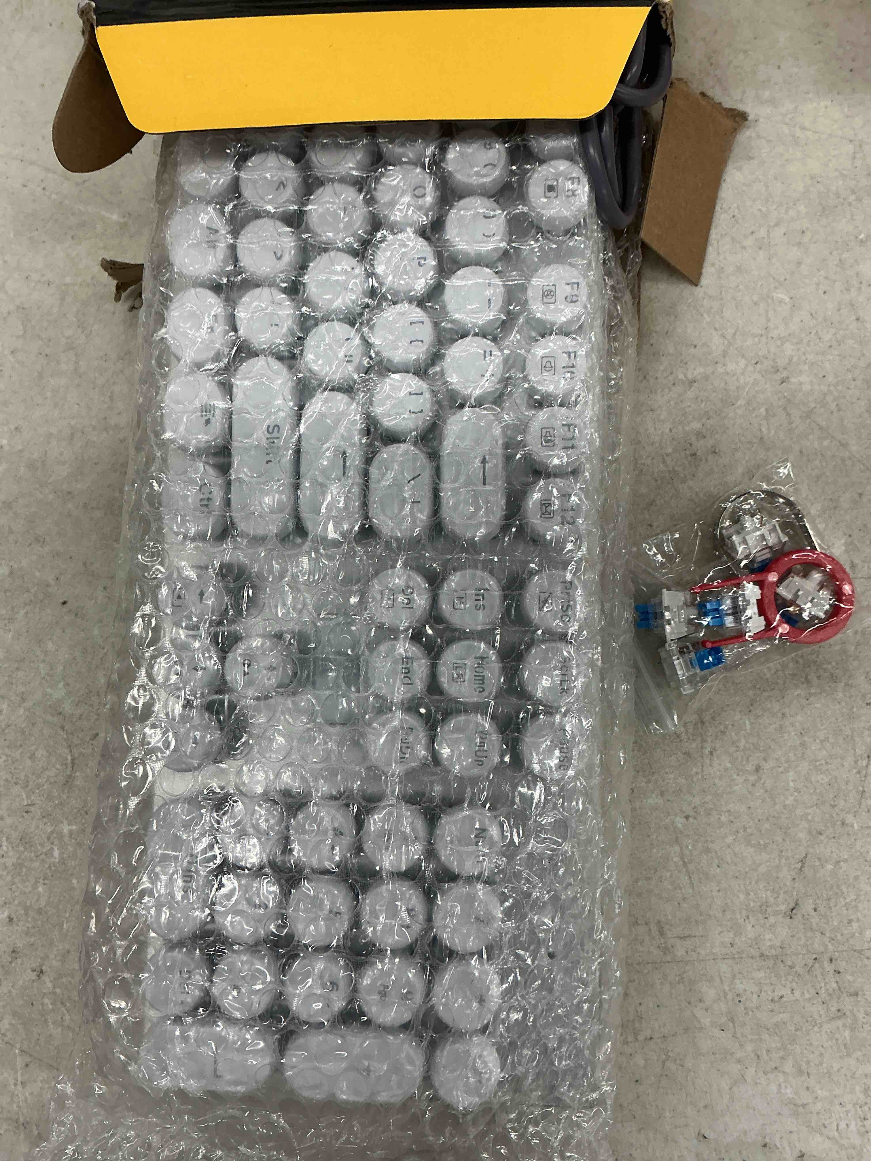 https://s3.amazonaws.com/lotting-images-prod/EmanualPiazza/TEA5006485_1778005396592.jpeg