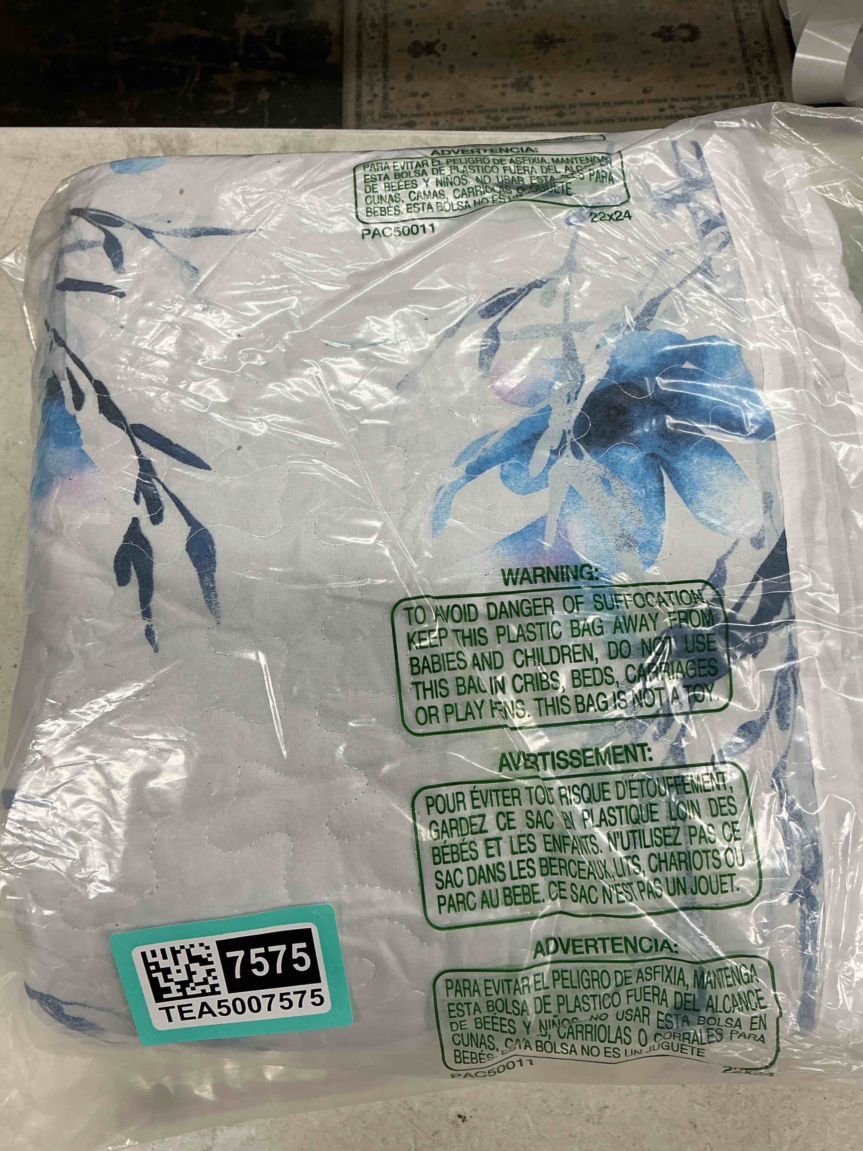 Condition photo showing Good Condition for botanical quilt set 3 pieces king size, blue flower branch on white reversible bedspread coverlet set, soft microfiber lightweight bed cover for all season (102" x 90", 1 quilt+ 2 pillow shams) blue flower branch king-102"x90" (1 quilt + 2 pillow shams)