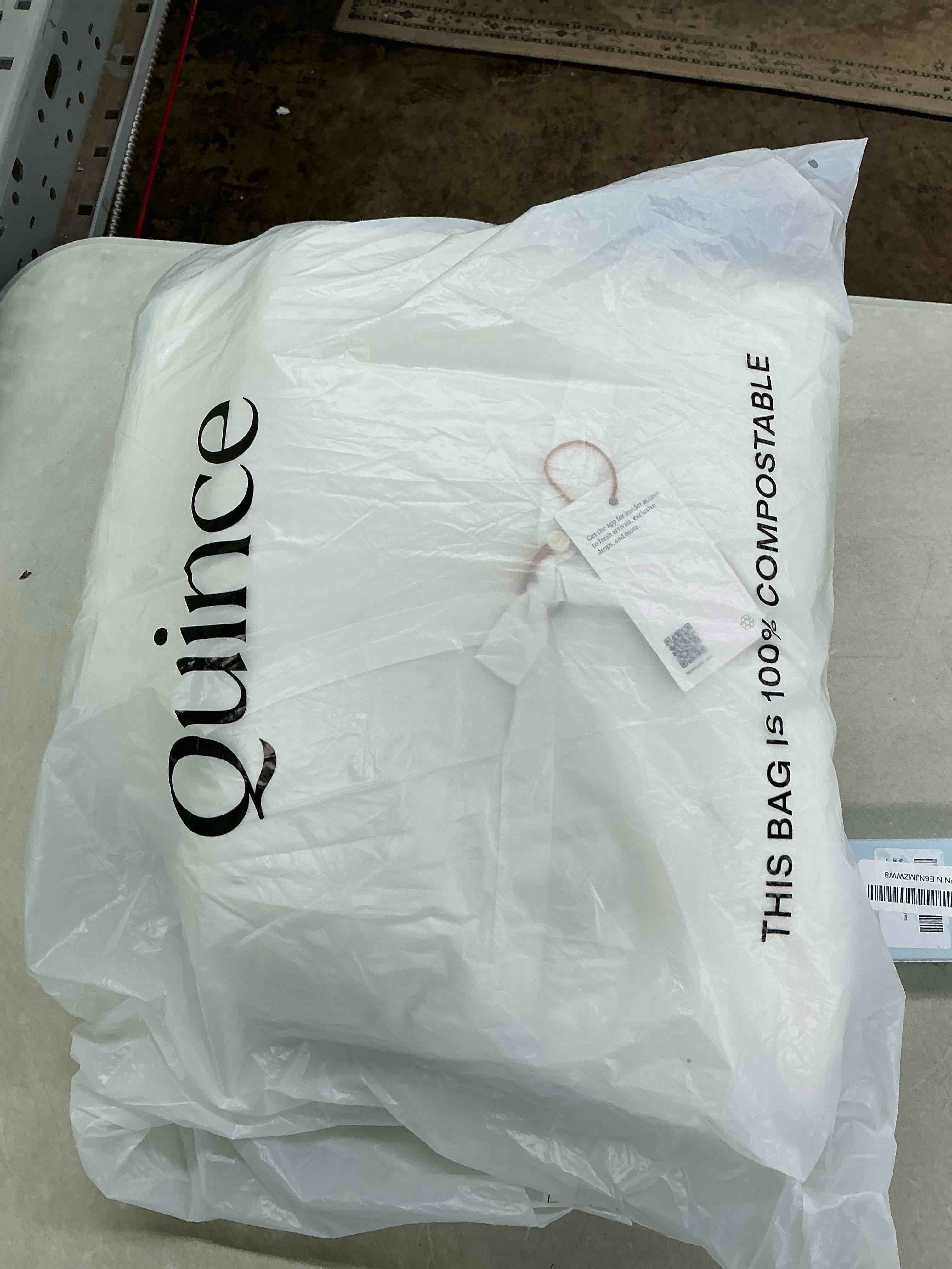 Condition photo showing New/Like New for quince bamboo dream quilt, twin, white