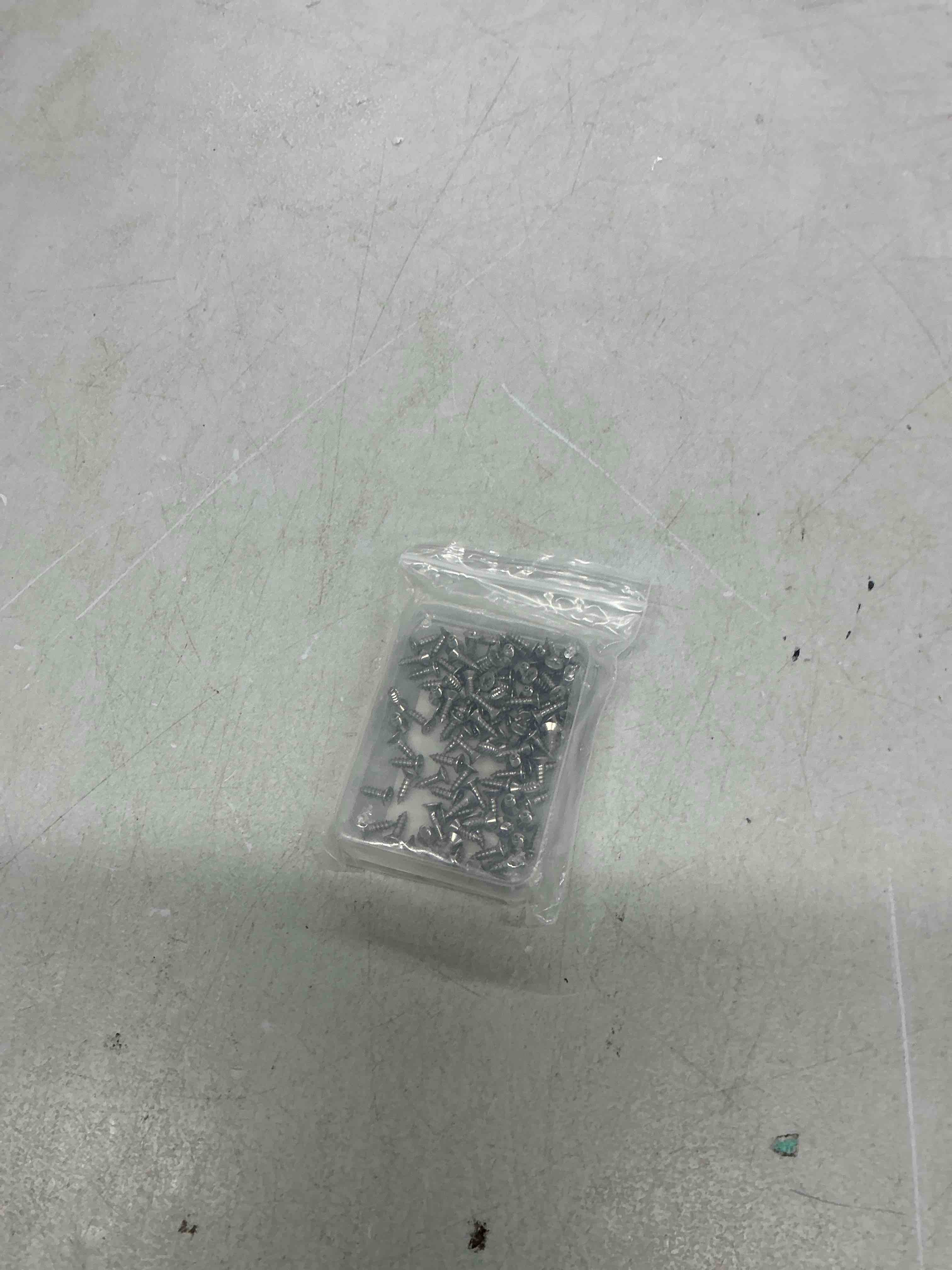 Condition photo showing Good Condition for #4 x 3/8 [100 pack] flat head phillips drive self tapping screws, sheet metal screws, 304 stainless steel (18-8), corrosion resistant screws for wood, sheet metal and more silver #4 x 3/8