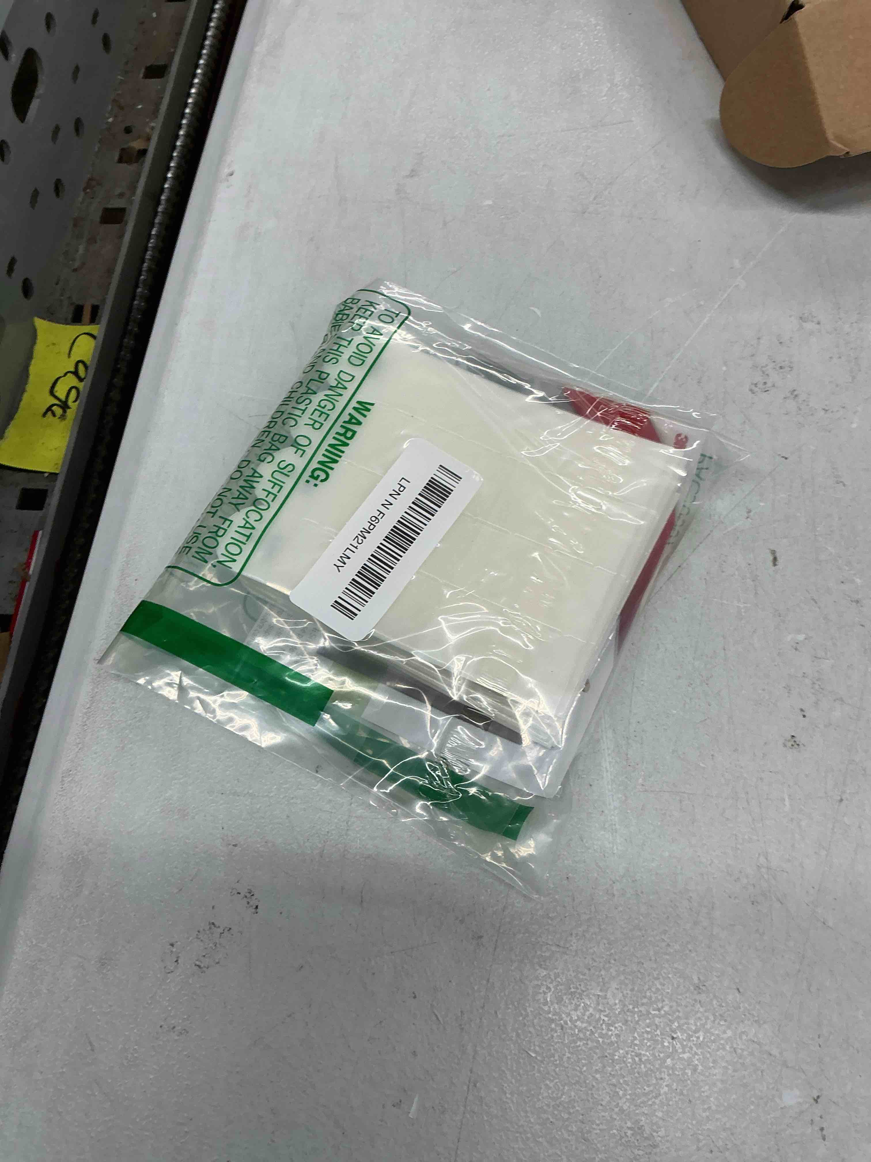 Condition photo showing Good Condition for command 20 lb xl 16 pairs heavyweight picture hanging strips (32 strips), damage-free hangers for picture frames, no tools required, ideal for home room wall decor, white adhesive