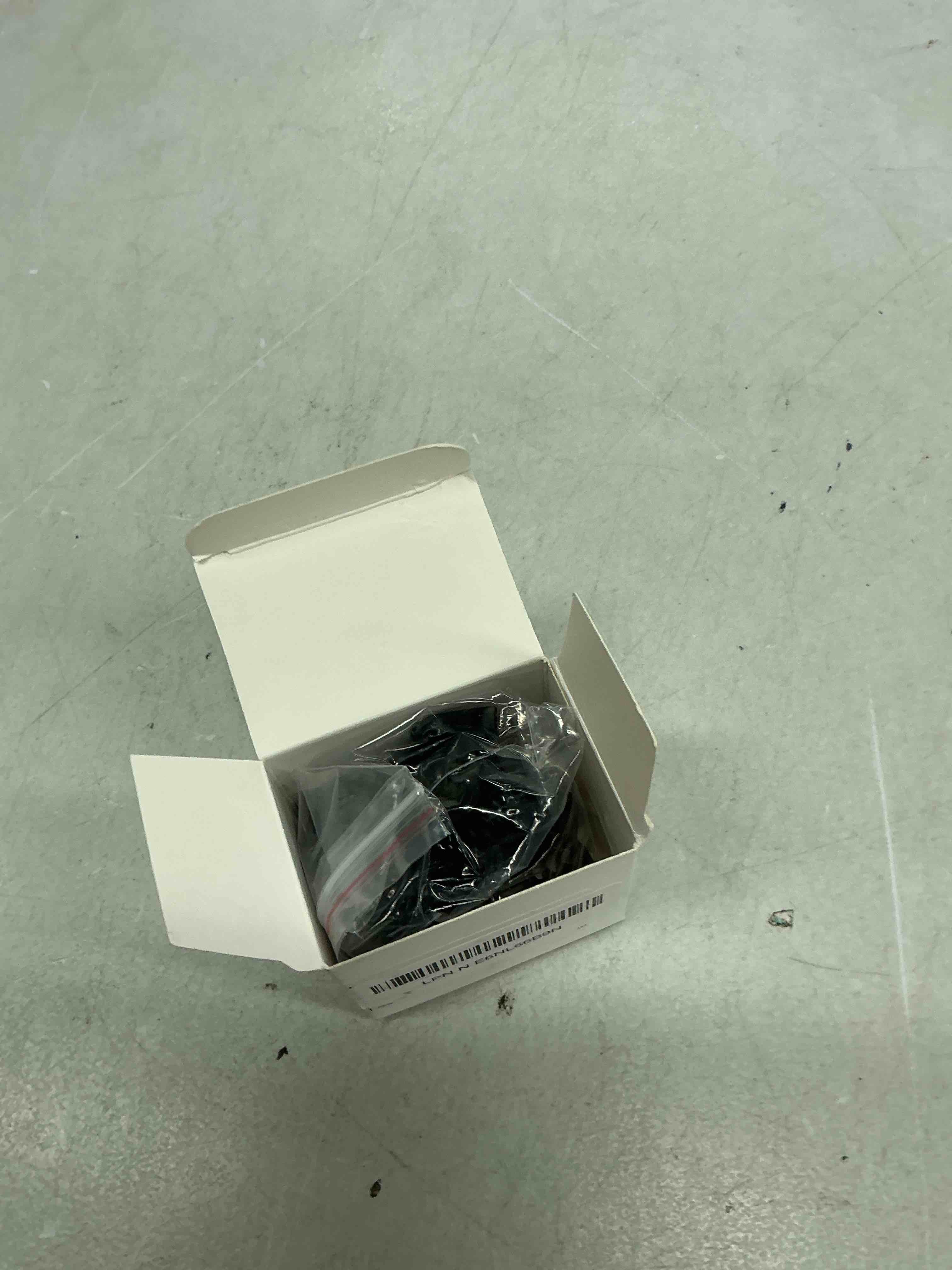 Condition photo showing Good Condition for 8 pack combs compatible with wahl 9818 trimmers, black | 8 sizes: 1/16"-1/2". compatible with wahl 9818, 9864, 9888, 9898, 9816, 9867. plastic material for daily hair styling.