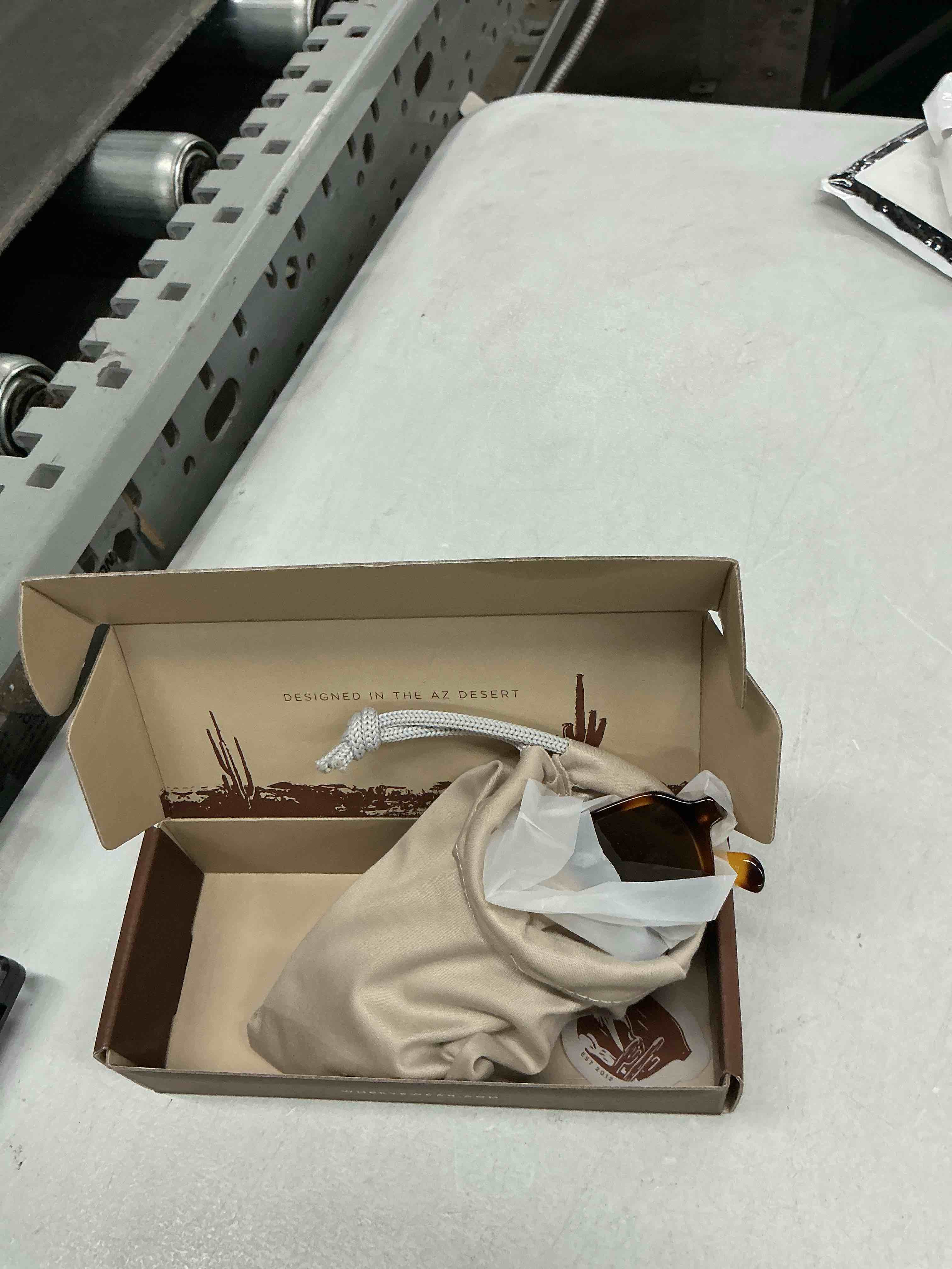 Condition photo showing Good Condition for wearme pro wmp eyewear – women’s slim rectangular sunglasses: 90s compact frame, anti-reflective lenses, minimal style brown tortoise / brown lens