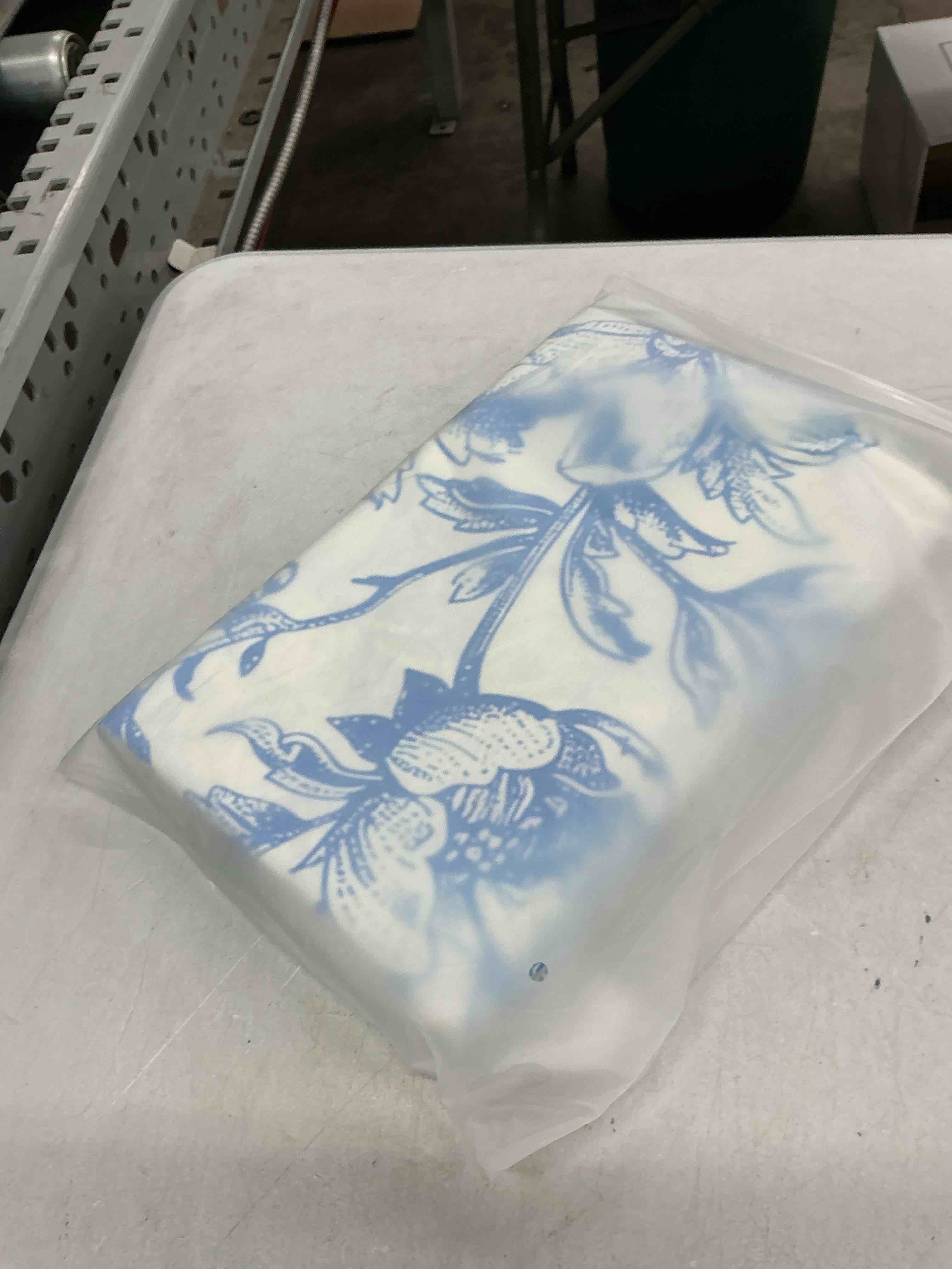 Condition photo showing Good Condition for baby blue floral round tablecloth 70 inch toile blue floral chinoiserie decor table cloth vintage flower polyester fabric round table cover for party dining picnic kitchen outdoor decorative 70" (round) baby blue floral 2