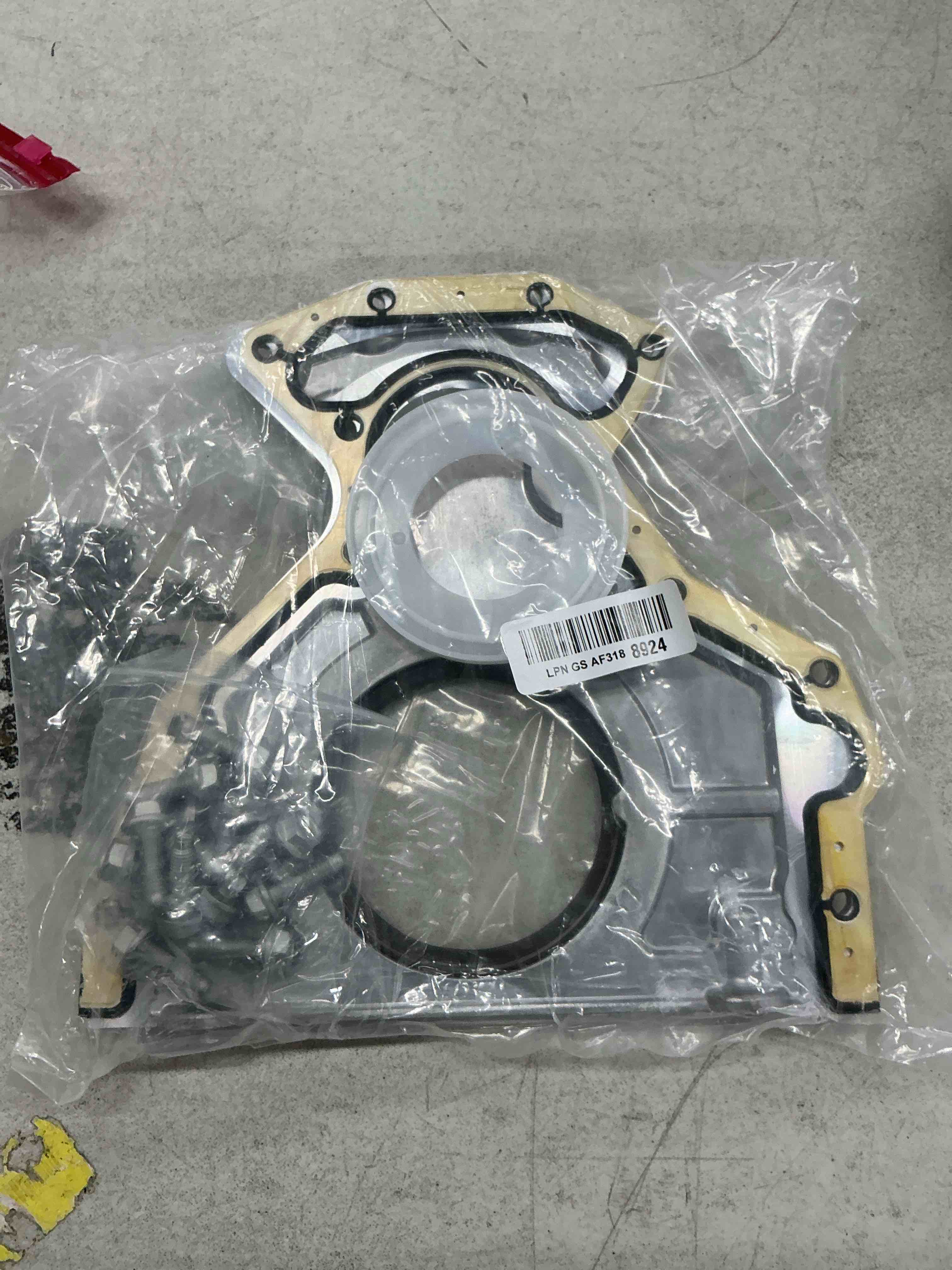 Condition photo showing Good Condition for engine rear main seal cover kit with gasket & bolt compatible with cadillac escalade, gmc yukon sierra, chevy suburban silverado tahoe express 4.8 5.3 6.0 6.2l replace# 635-518 12633579 12639250
