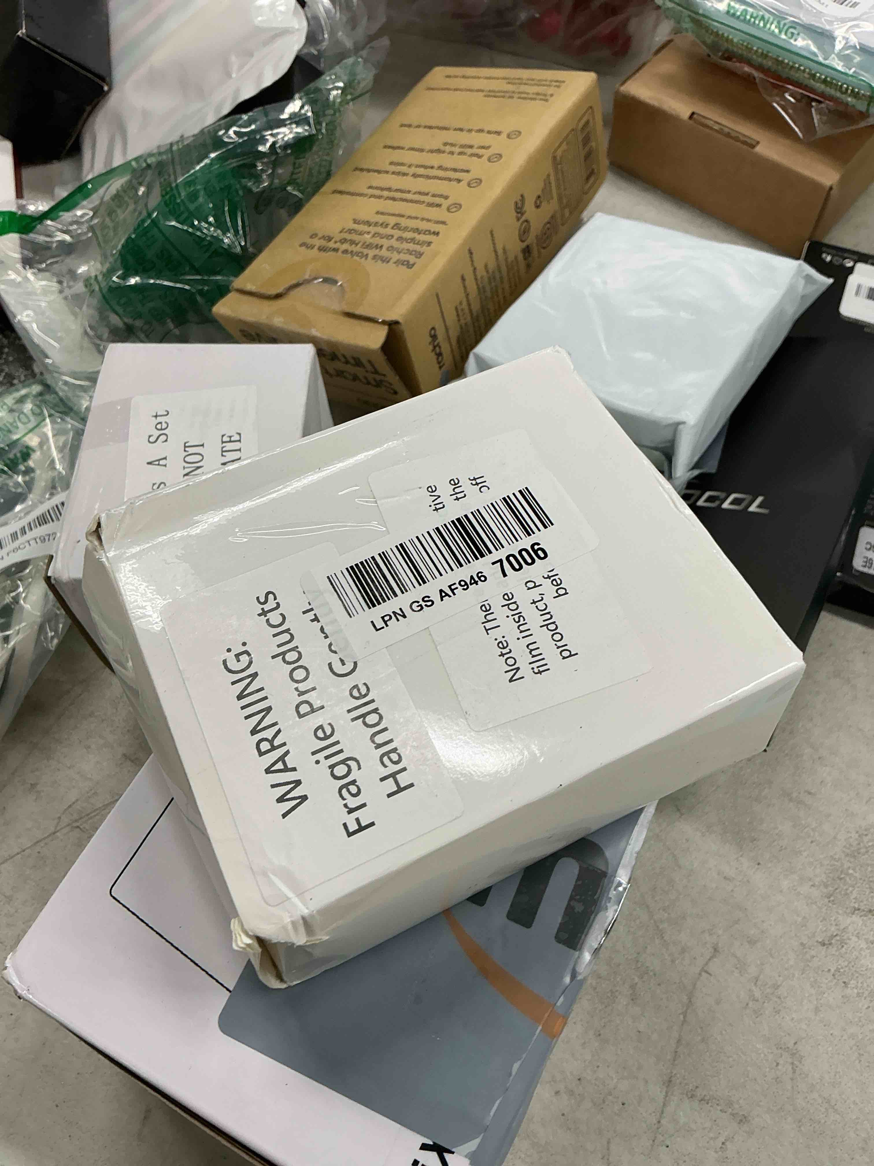 Condition photo showing Good Condition for novabright 100 pcs wedding mirror gold place cards, 1.6 x 3.9 inches gold acrylic ornament blanks, diy personalized blank tags for wedding party