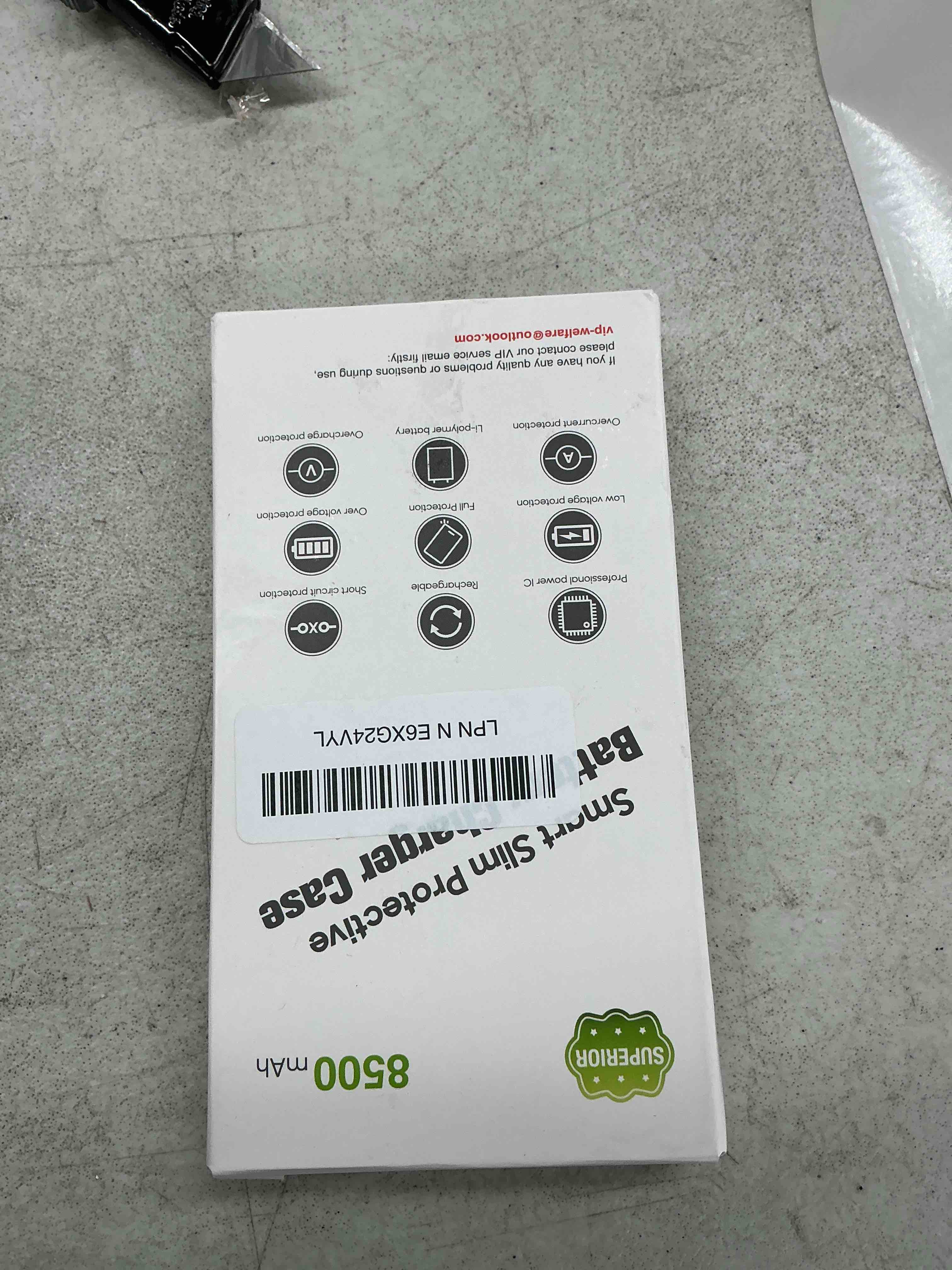 Condition photo showing Good Condition for gin foxi battery case for iphone 17 pro, charging case charger 8500mah ultra-slim lightweight powerful battery pack 15w fast rechargeable anti-fall tpu juice box for iphone 17 pro (6.3") black