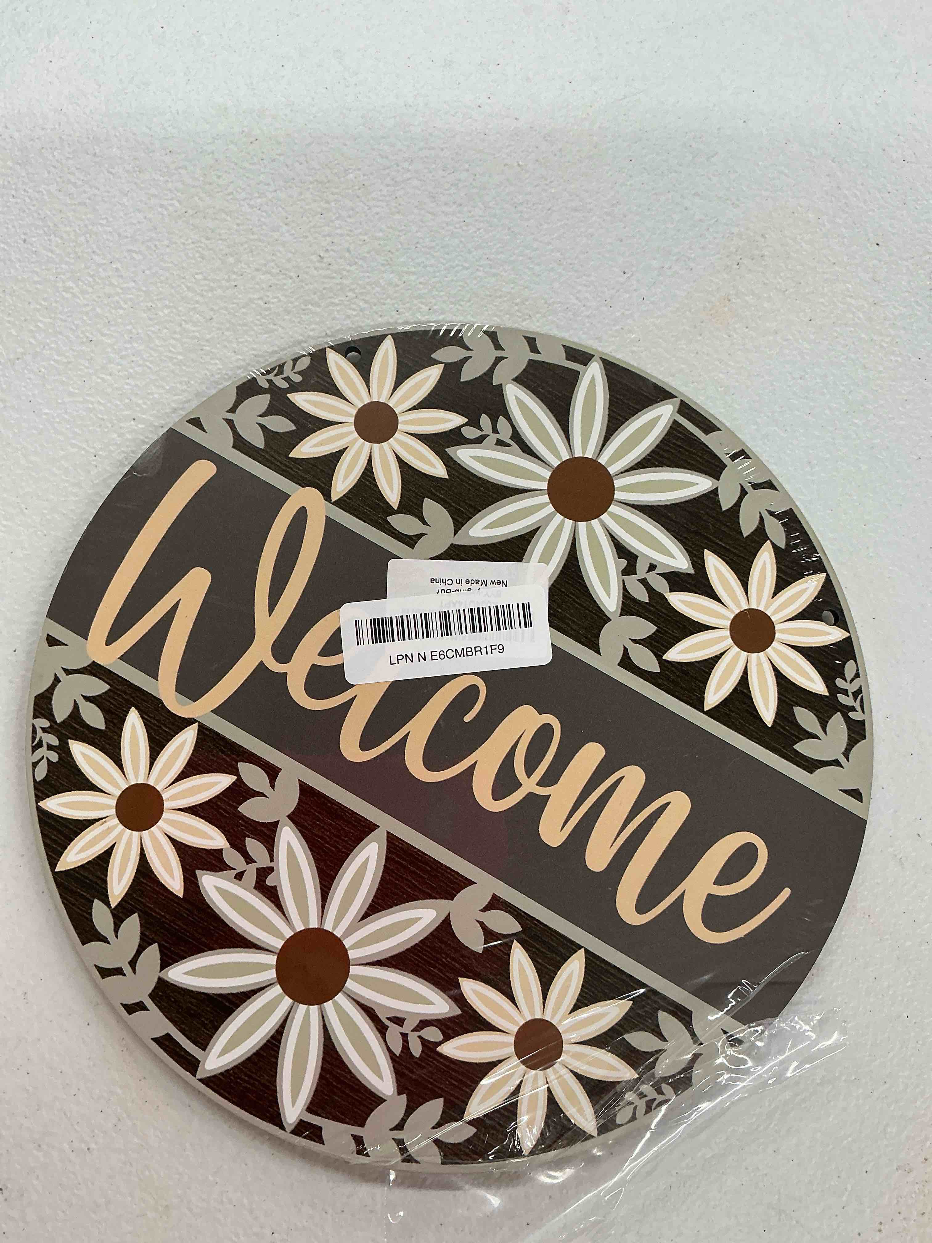 Condition photo showing Good Condition for welcome flower pattern sign - round floral front door hanger - rustic seasonal wooden hanging decorations for indoor outdoor home porch window wall hanging decor, 10x10 inches -b07