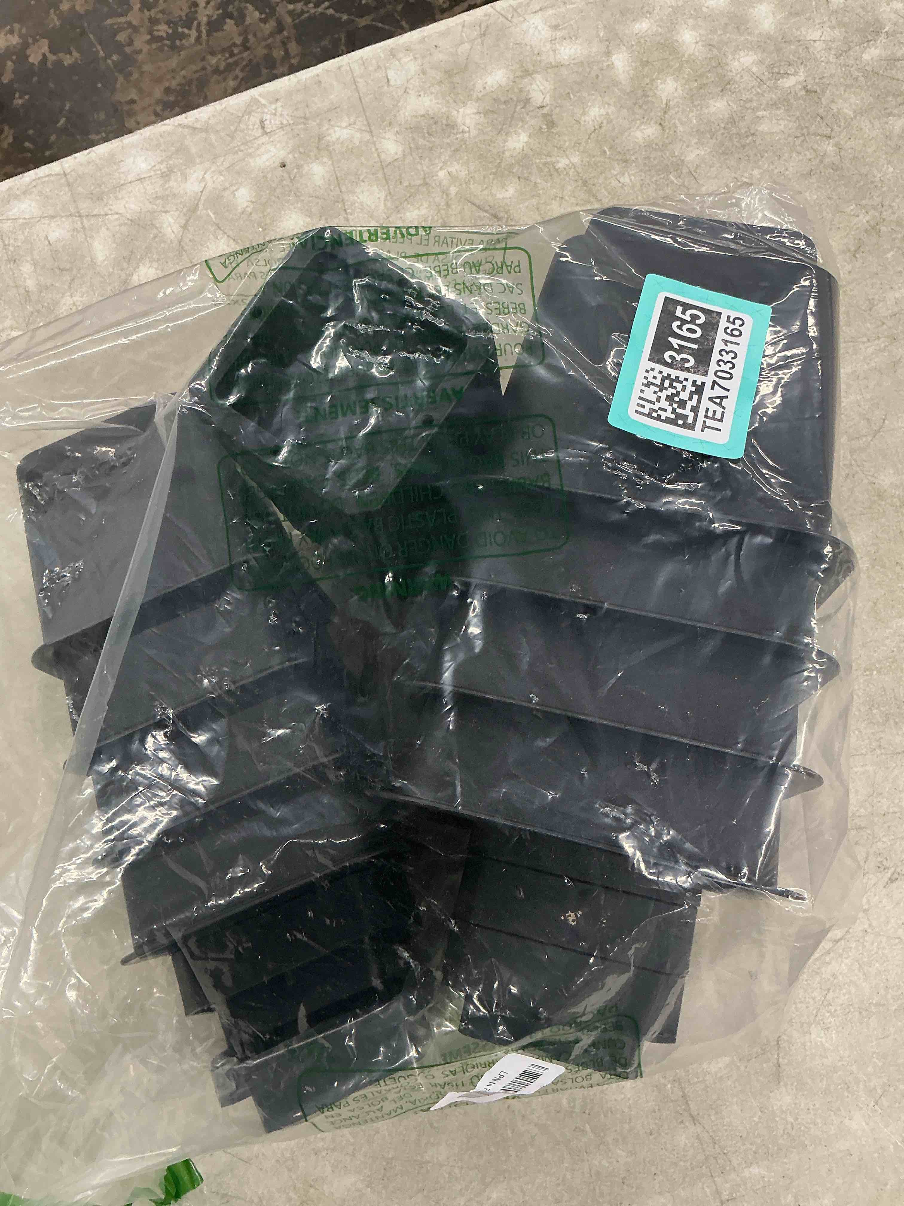 Condition photo showing Good Condition for shouwuhho bed risers 12 inch heavy duty, oversized furniture risers support up to 6,000 lbs for sofa table couch chair leg frame dorm (4 pack, black, 12 inch)
