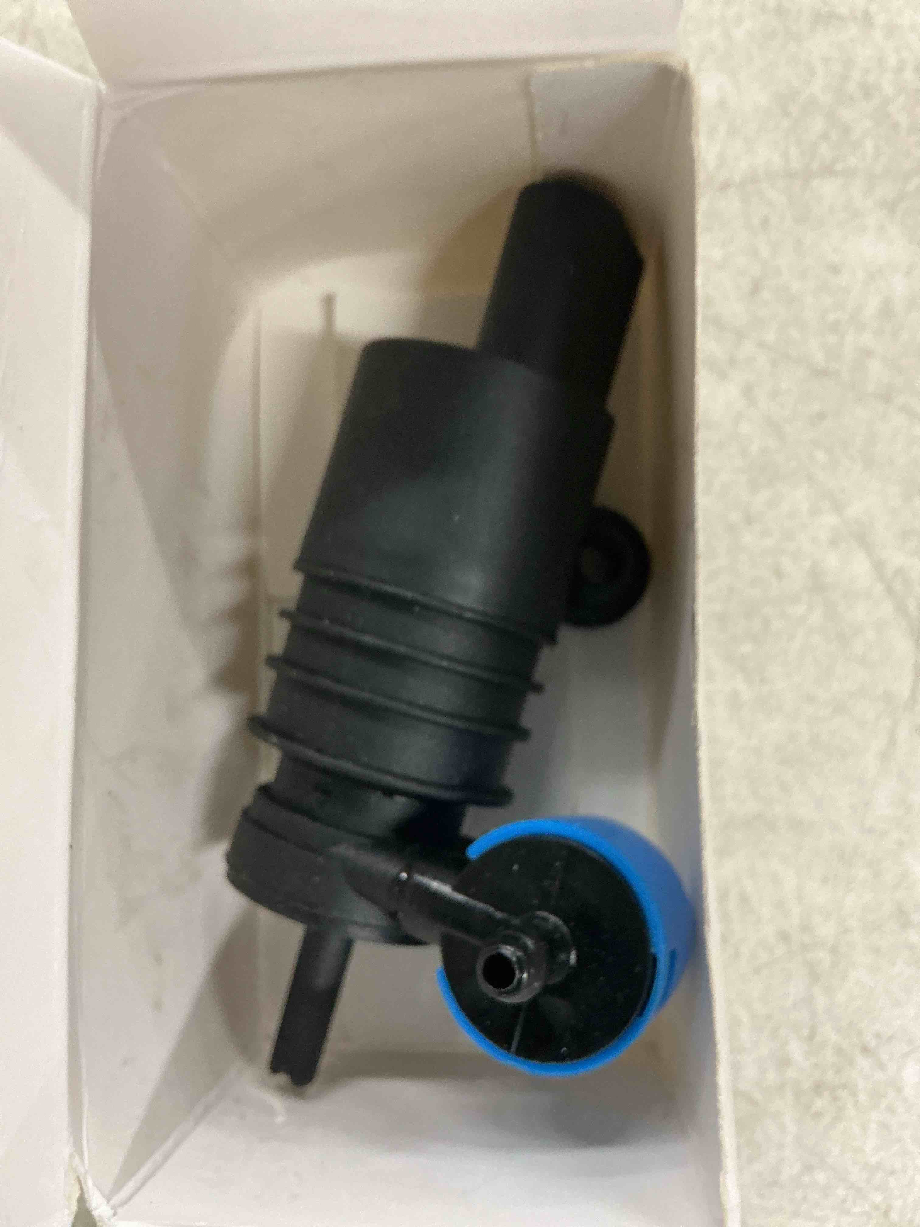 Condition photo showing Good Condition for windshield wiper pump automotive windshield washer pump replacement, windshield washer fluid reservoir windscreen cleaning pump for jeep, dodge, chrysler, chevy 8260a059 8260a021 8260a082 blue
