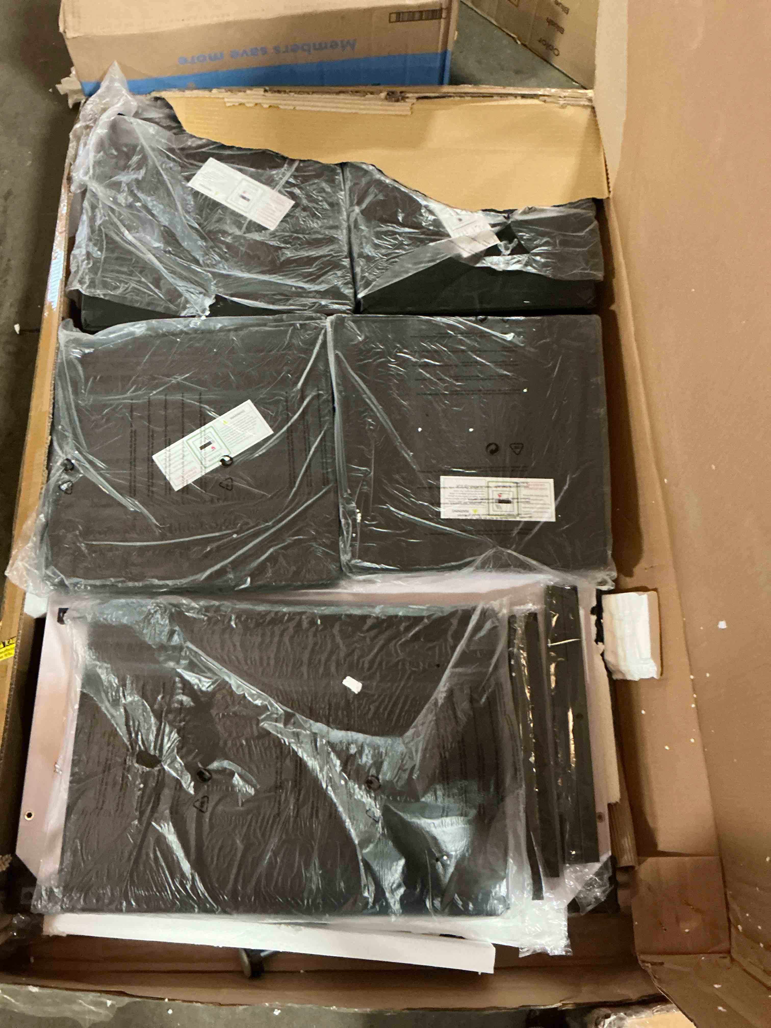 https://s3.amazonaws.com/lotting-images-prod/EmanualPiazza/TEA7036606_1781022778854.jpeg