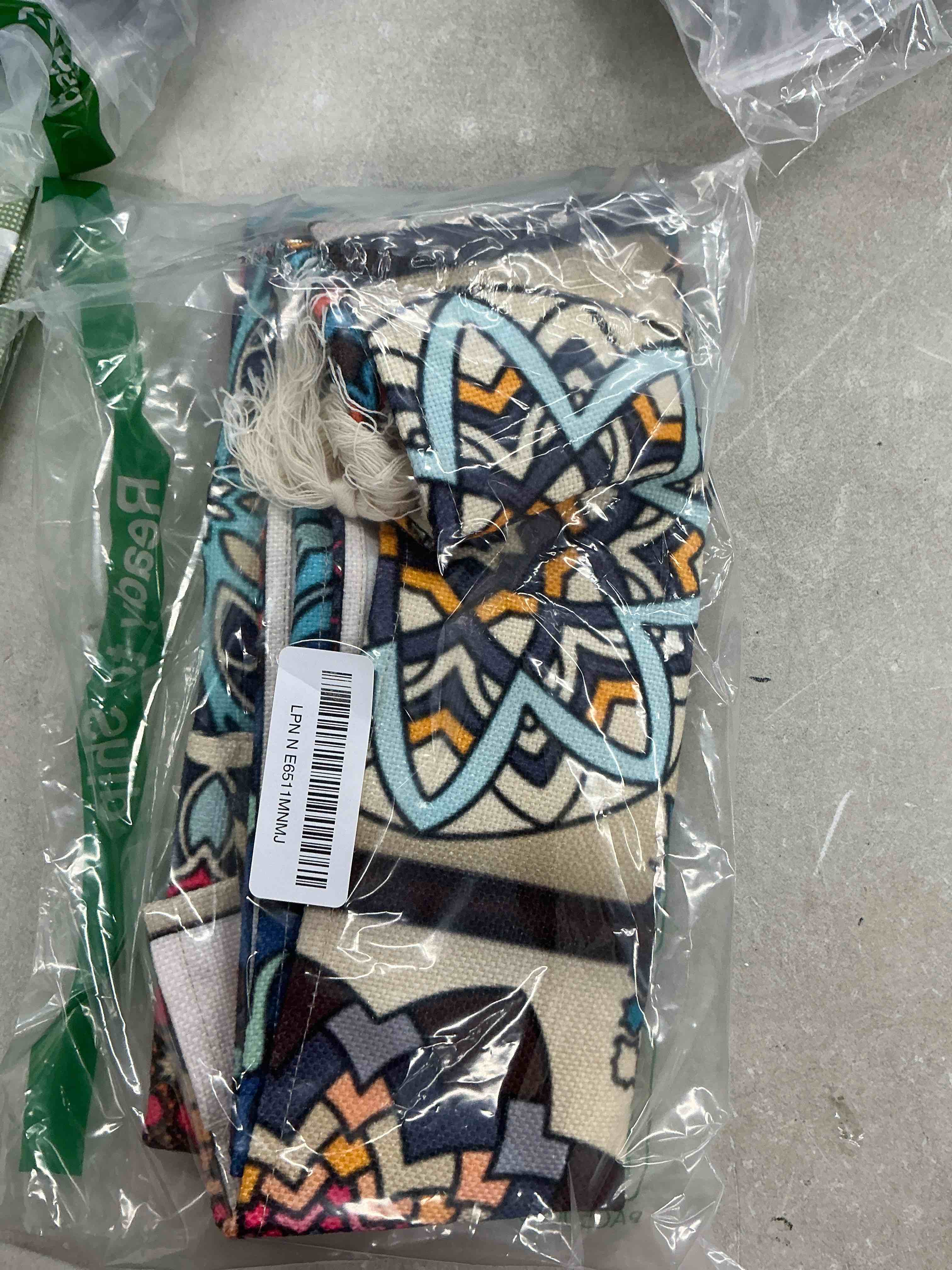 Condition photo showing Good Condition for Untitled Item