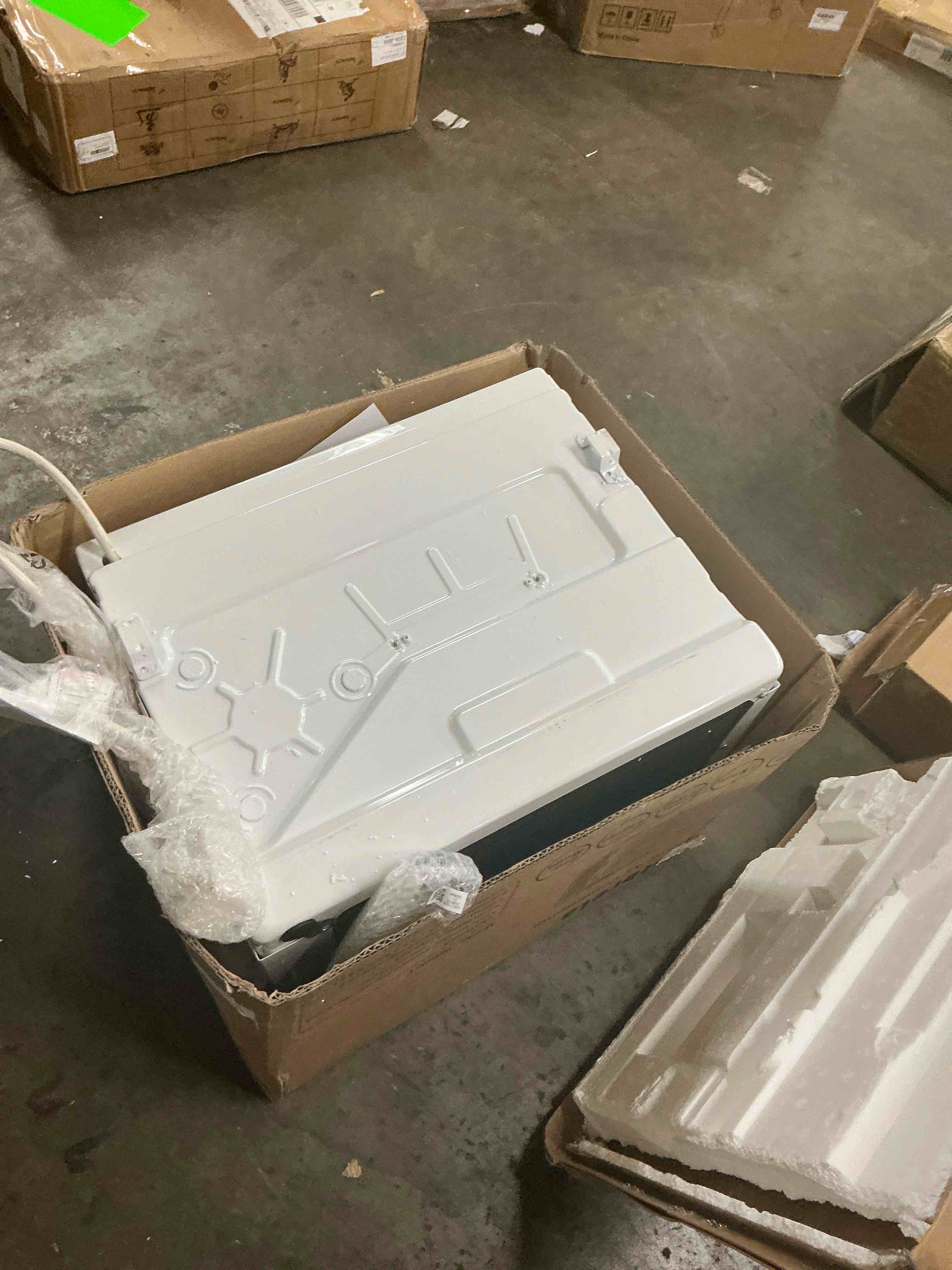 https://s3.amazonaws.com/lotting-images-prod/EmanualPiazza/TEA7039105_1781620175033.jpeg