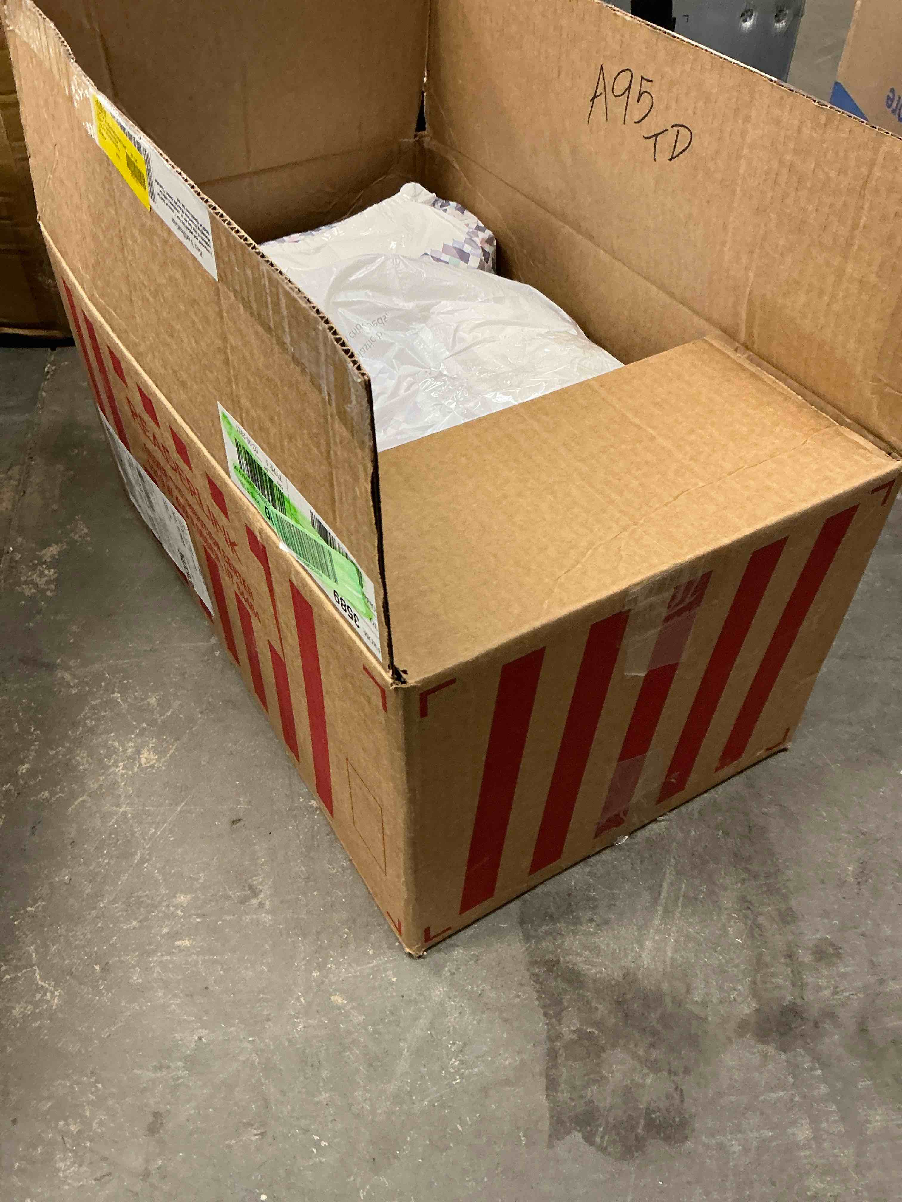 https://s3.amazonaws.com/lotting-images-prod/EmanualPiazza/YEL6860186_1742562899358.jpeg