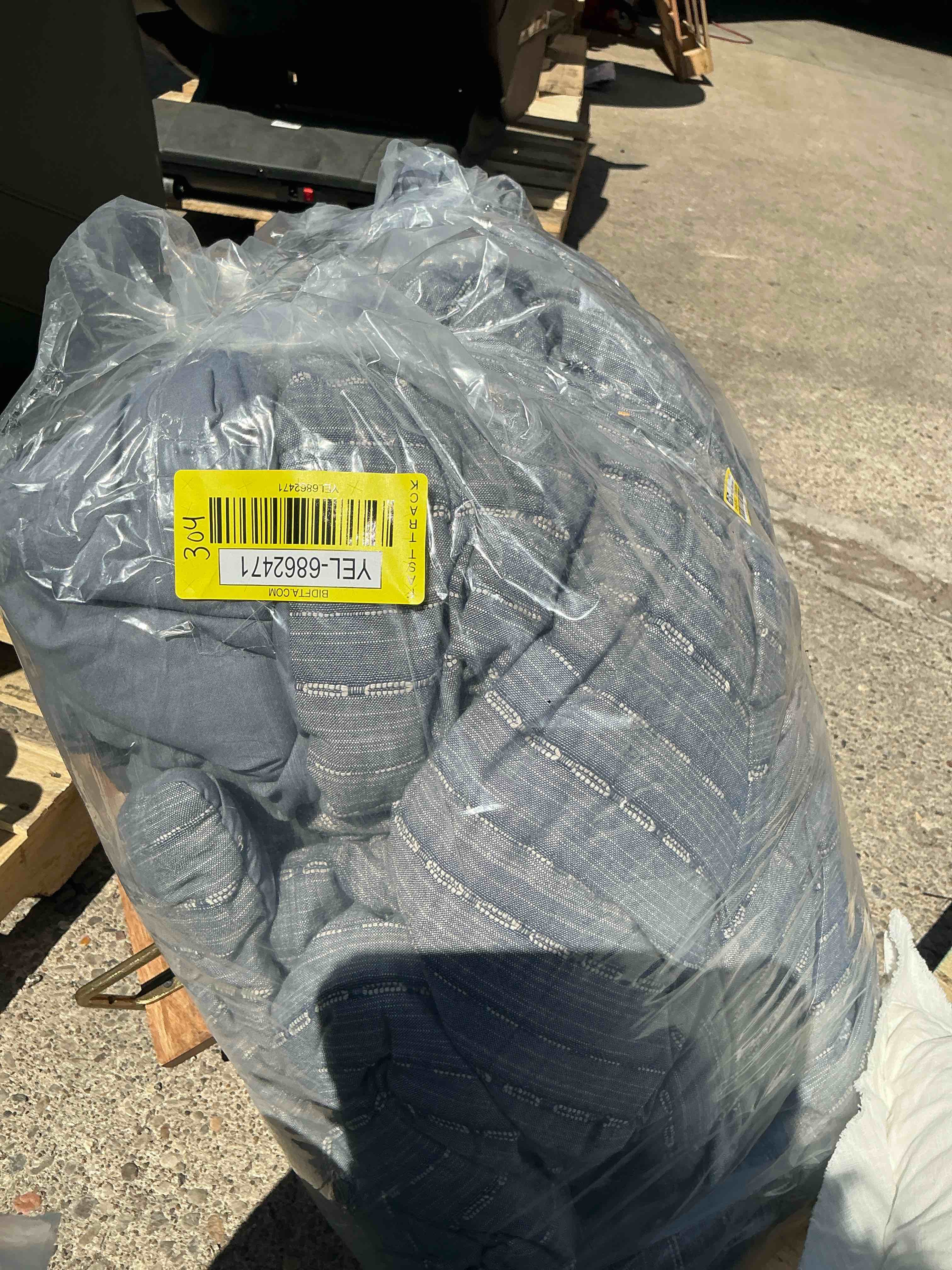 https://s3.amazonaws.com/lotting-images-prod/EmanualPiazza/YEL6862471_1746821574721.jpeg