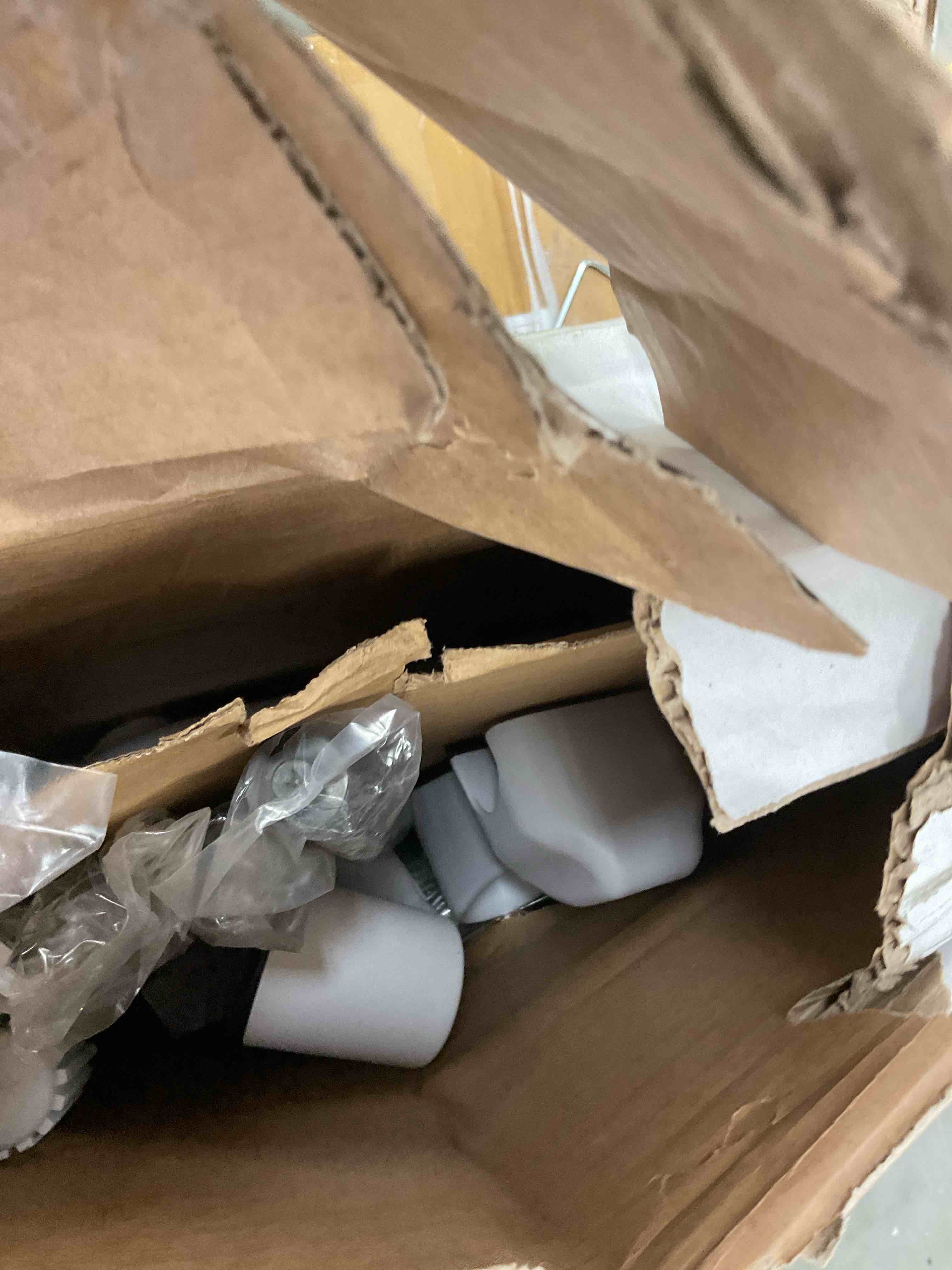 https://s3.amazonaws.com/lotting-images-prod/EmanualPiazza/YEL6864610_1746885975000.jpeg