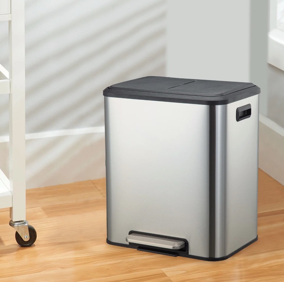 Dual Trash Can for Recycling and Trash, 2 x 15 L (30 L) Stainless Steel Kitchen Trash Can with Lid and Foot Pedal, Double Compartment Garbage Can, Trash Can with Recycling Bin