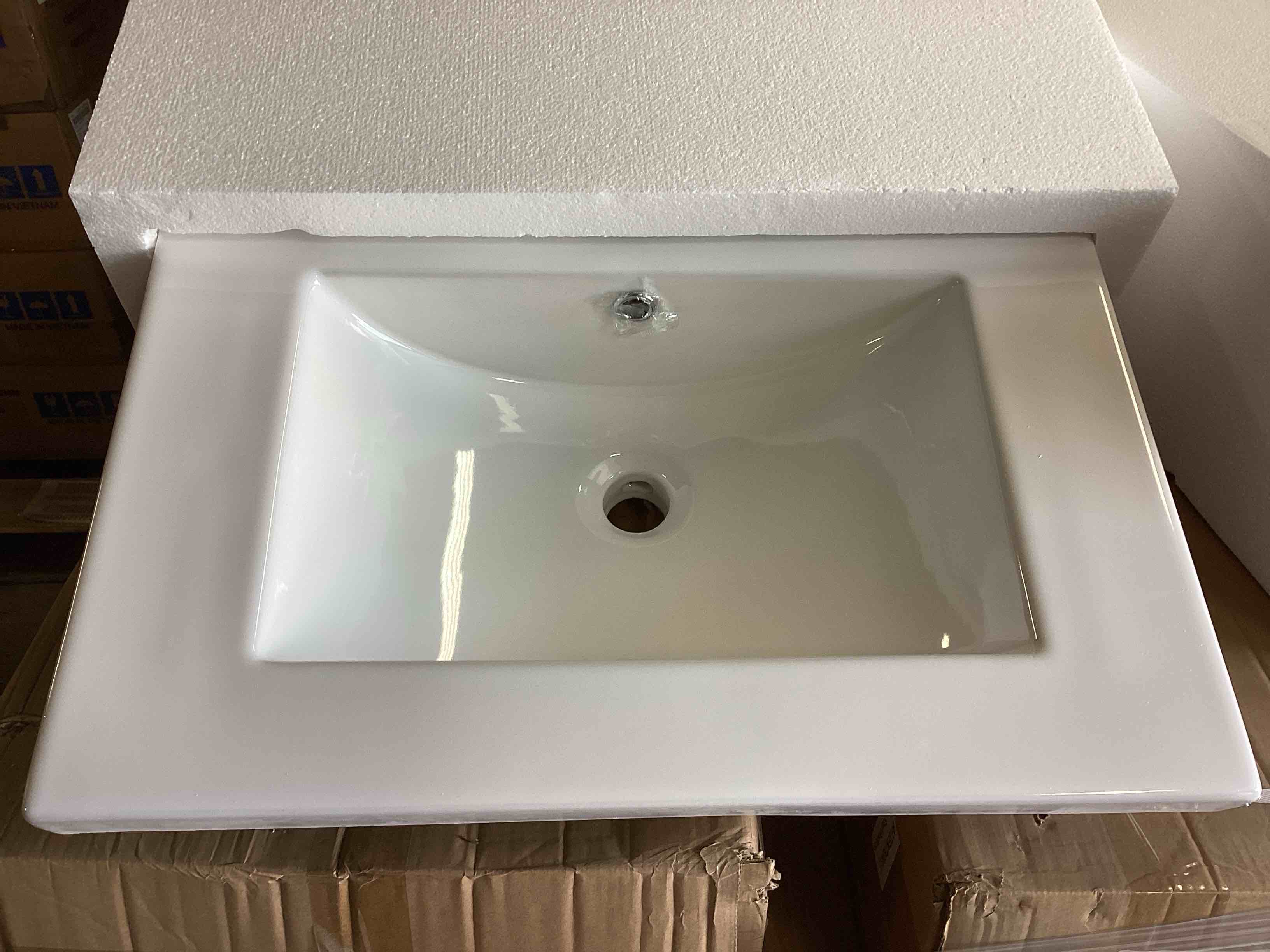 Condition photo showing Brand New for fresca cambridge 24in white ceramic sink - fvs2124wh