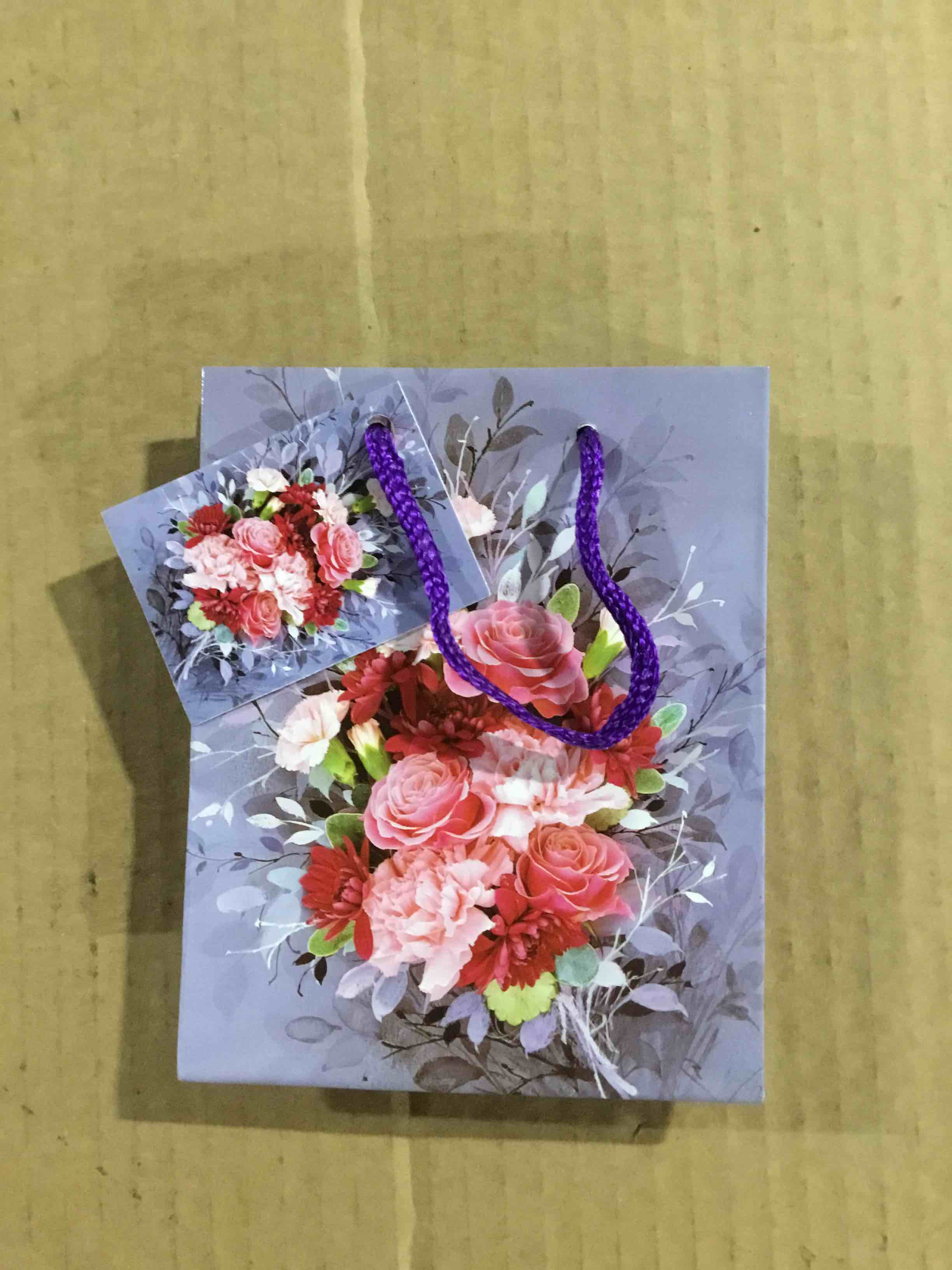 Condition photo showing New/Like New for Box of 300 Small Floral Gift Bags 