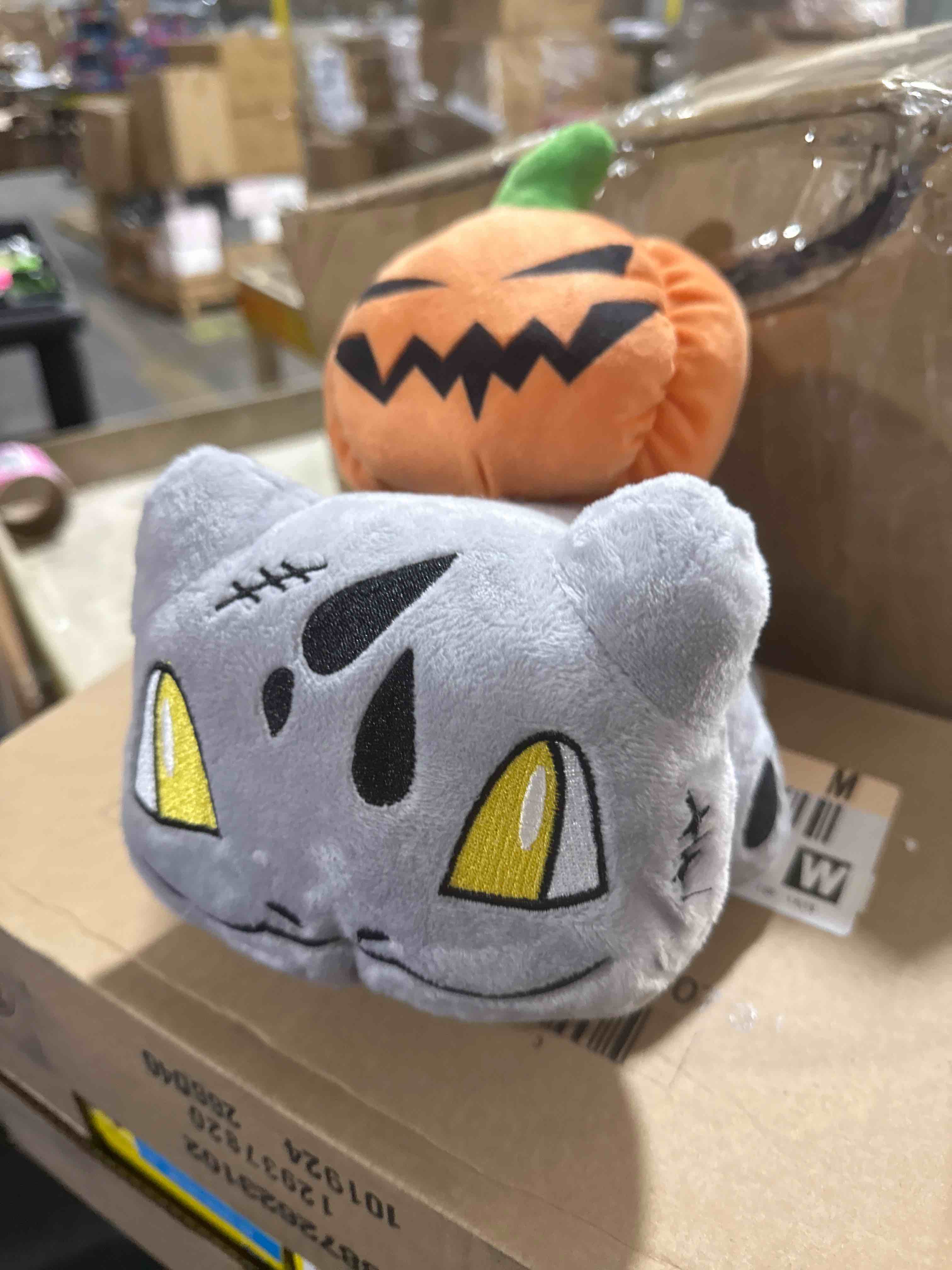 https://s3.amazonaws.com/lotting-images-prod/Halloweenplush_1758201381954.jpeg