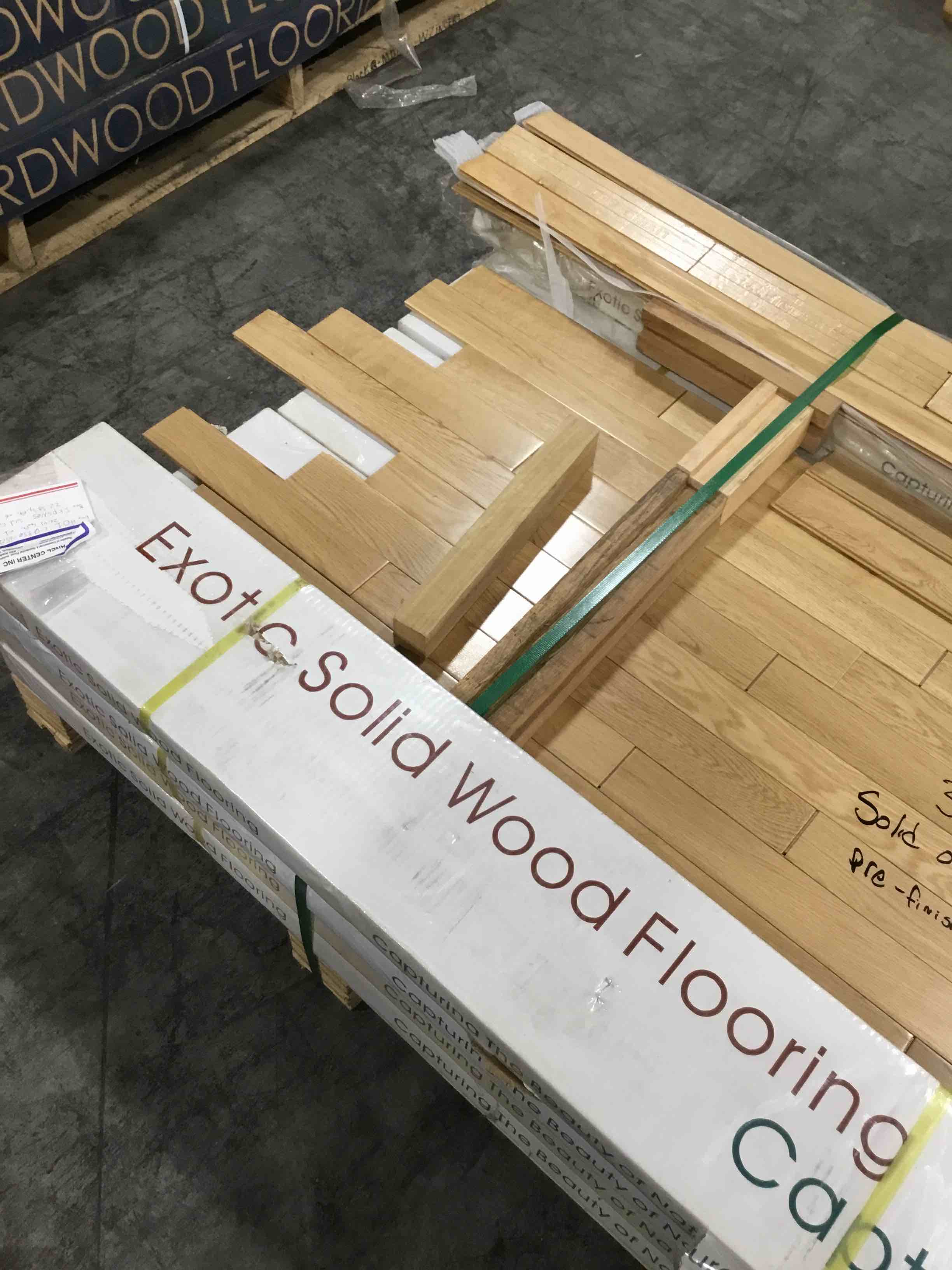 Pre-Finished Solid Oak Hardwood