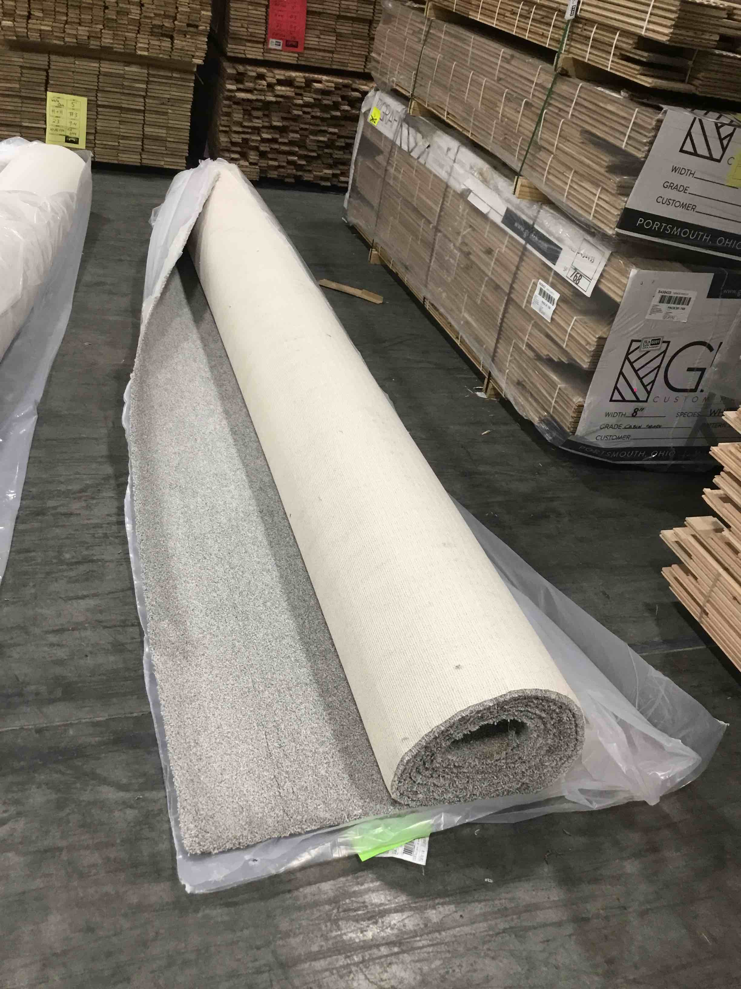 Beautiful Carpet - Perfect for your Home! 308.4 Square Feet