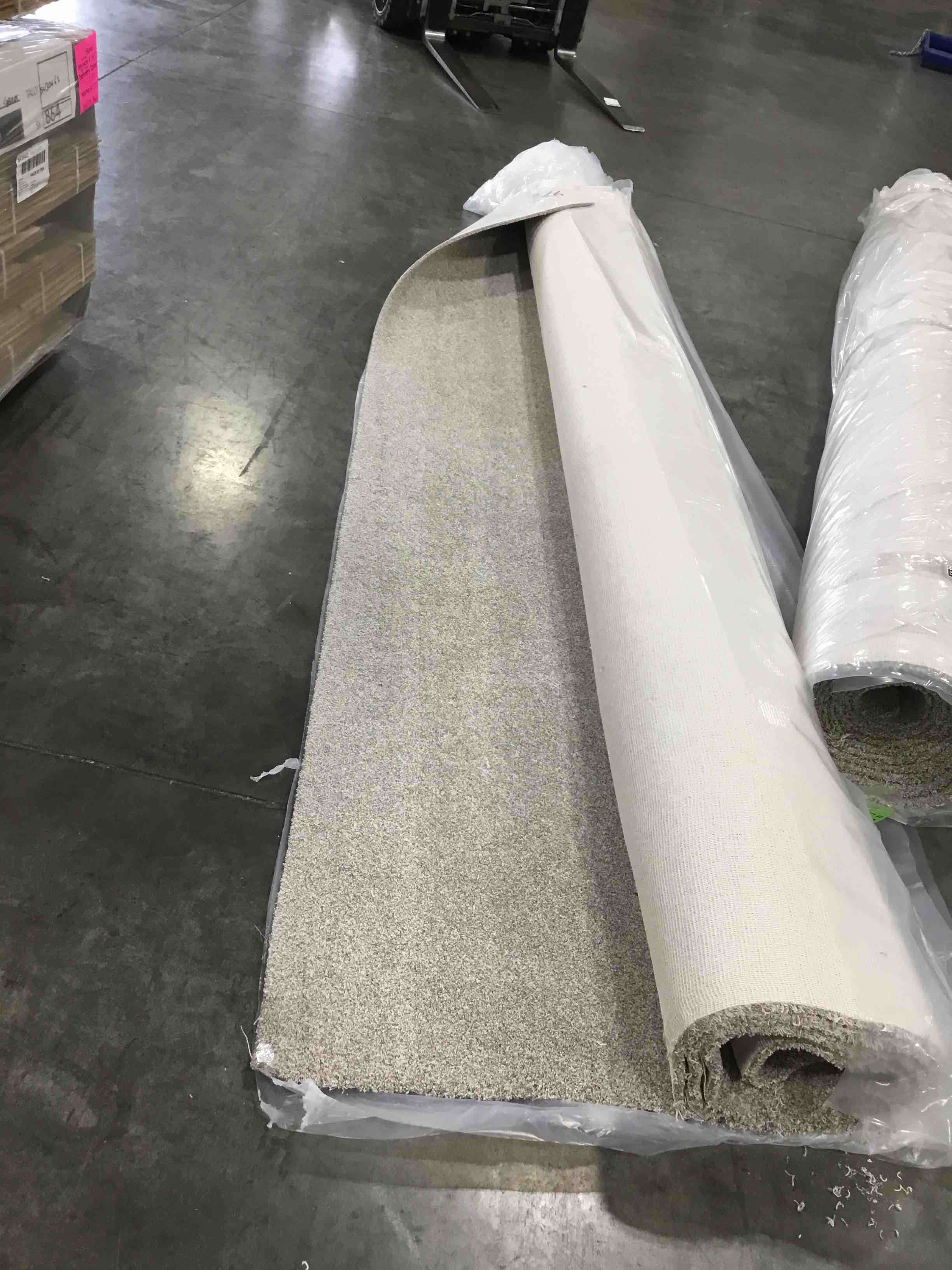 Beautiful Carpet - Perfect for your Home! 240 Square Feet