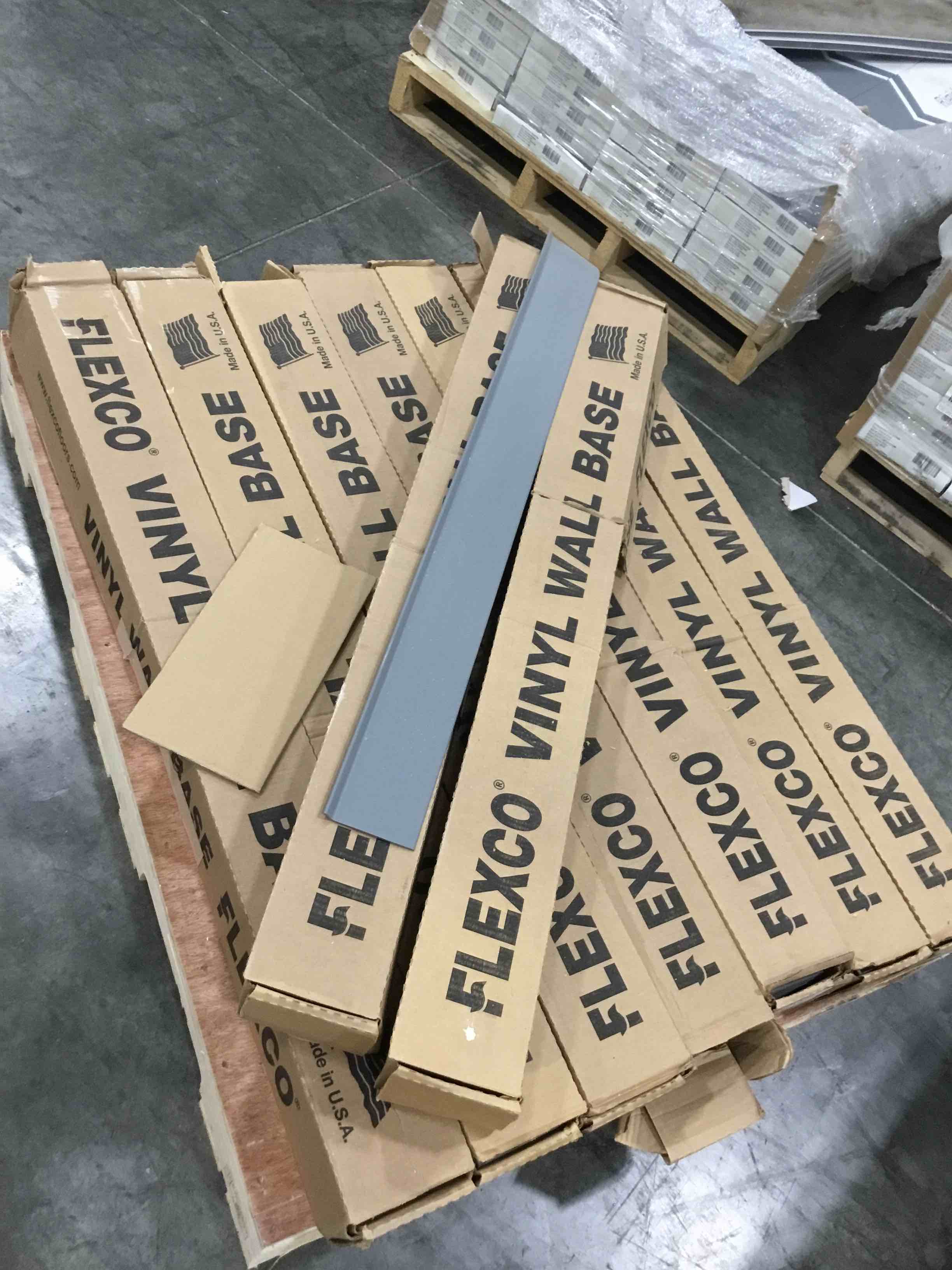 Condition photo showing New/Like New for rubber flexible medium gray 4" baseboard - 120 linear feet