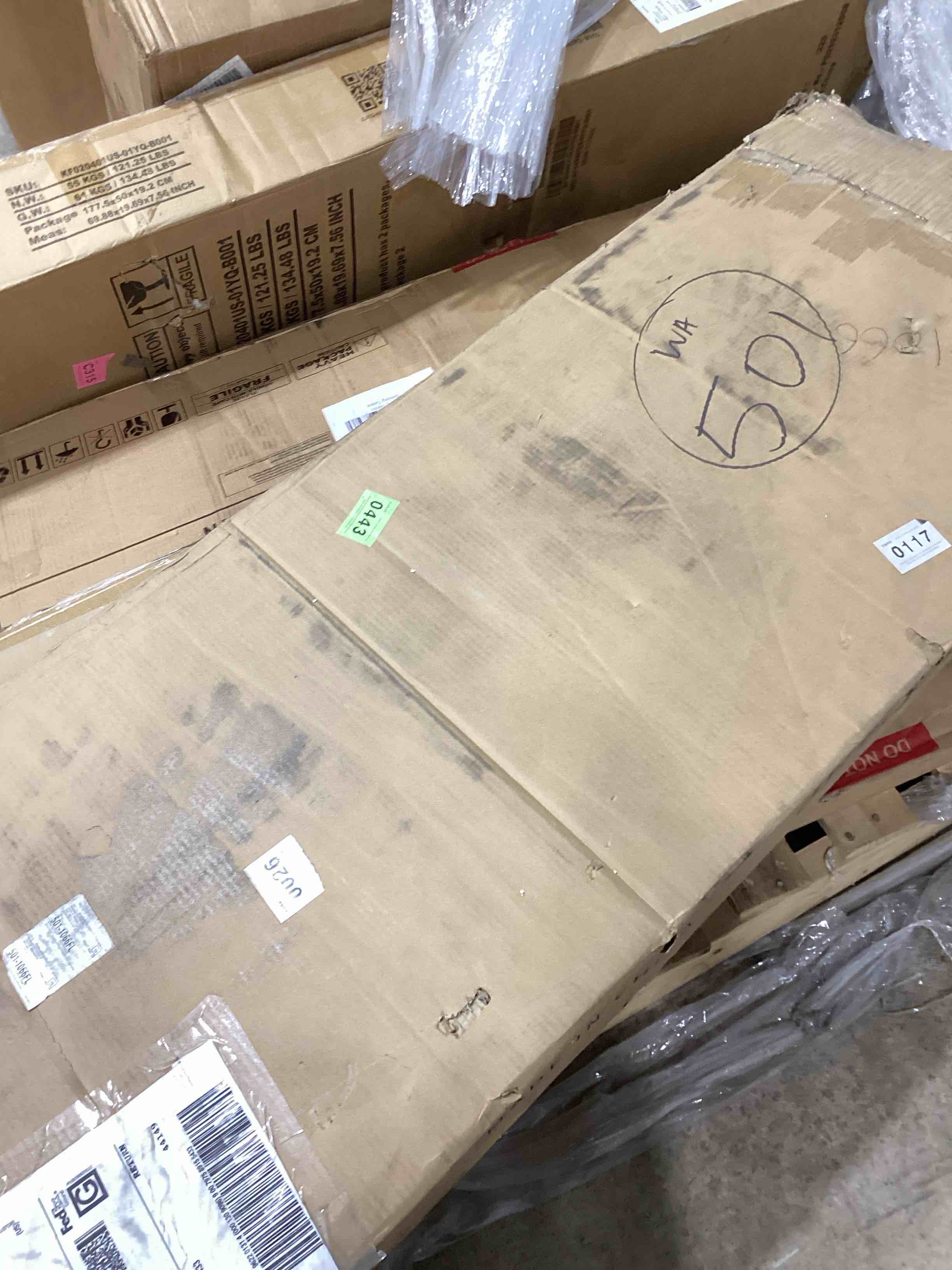 Condition photo showing As Is for latwon l-shape desk