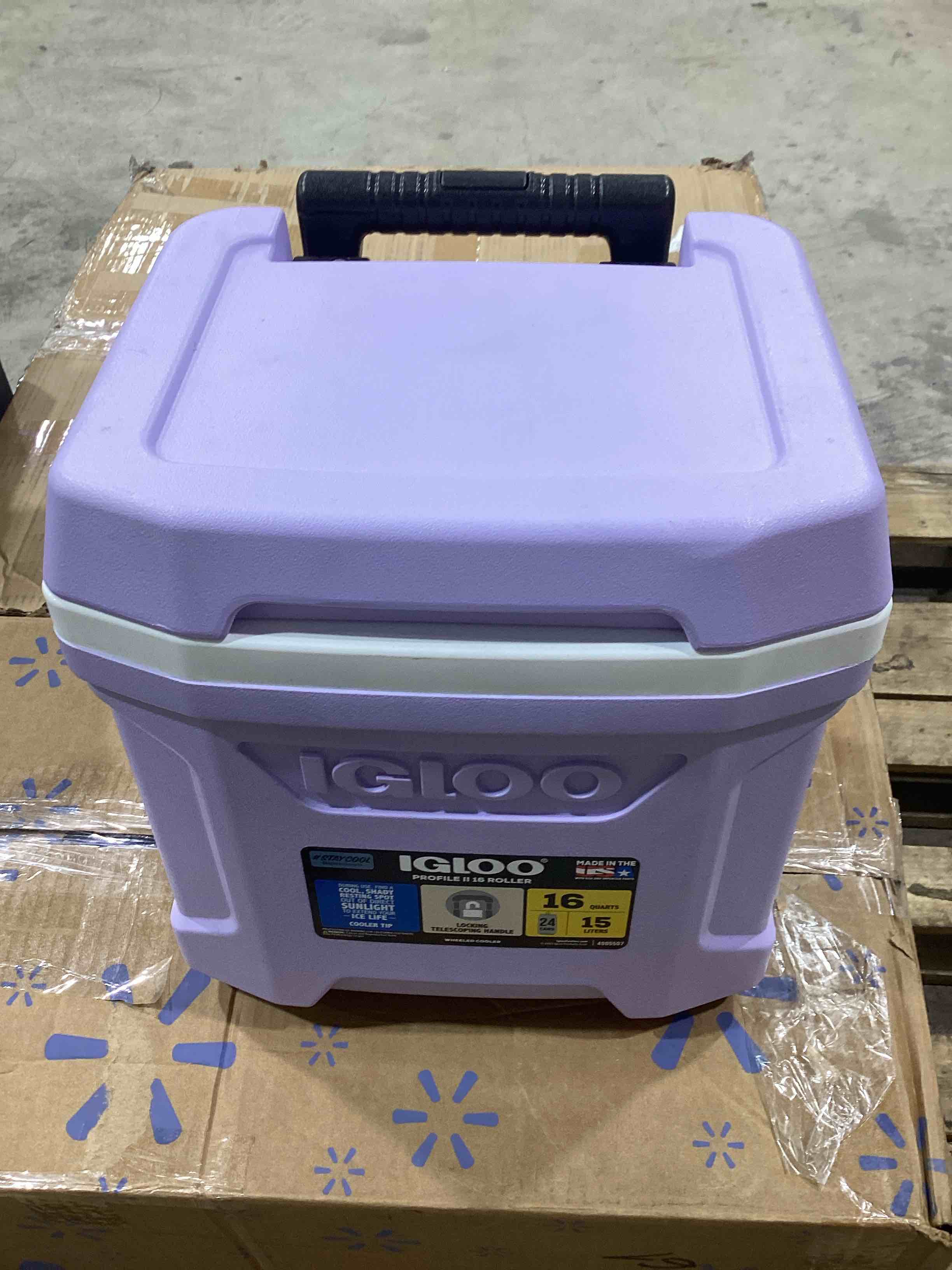 Condition photo showing Good Condition for igloo profile 16qt rolling cooler - lilac: polyethylene, wheels & retractable handle