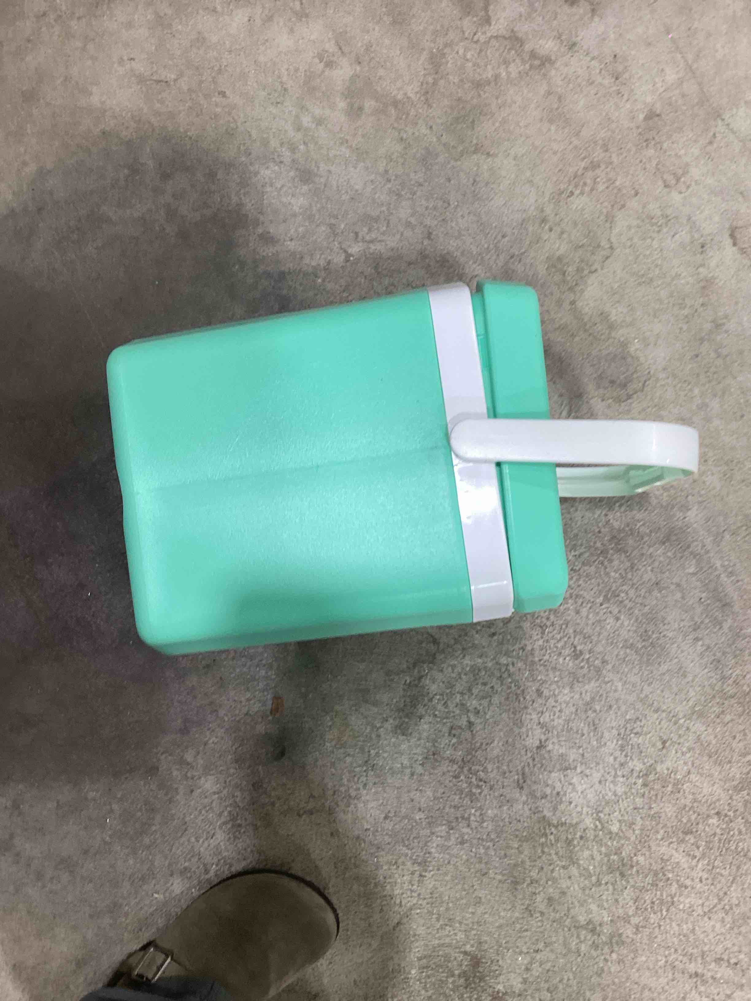 Condition photo showing Good Condition for igloo 18 cans/12qt hard-sided coolers - mint: odor & stain resistant, easy one-hand opening