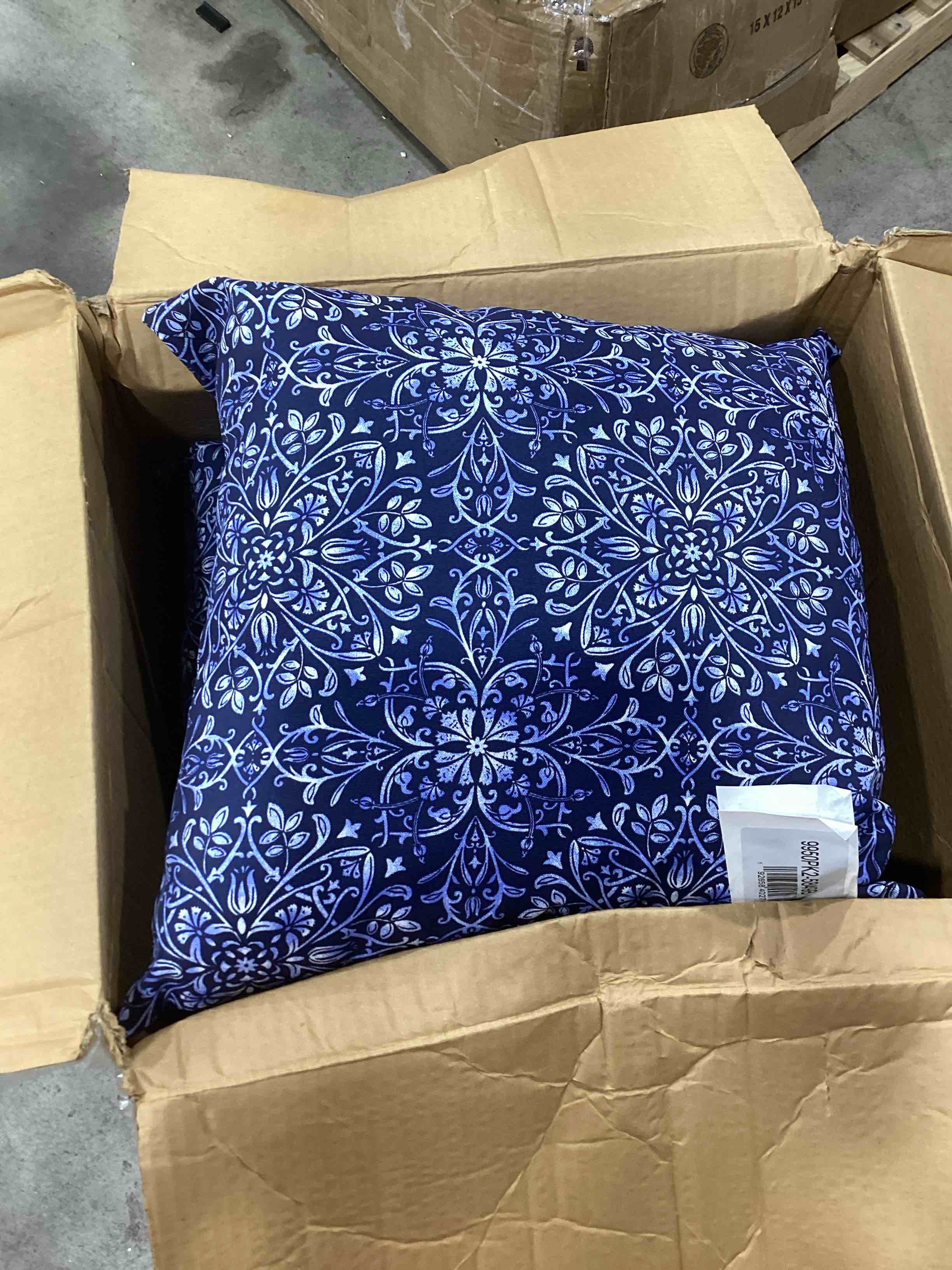 Condition photo showing New/Like New for jordan manufacturing 18 in. l x 18 in. w x 4 in. t outdoor throw pillow in dresden midnight